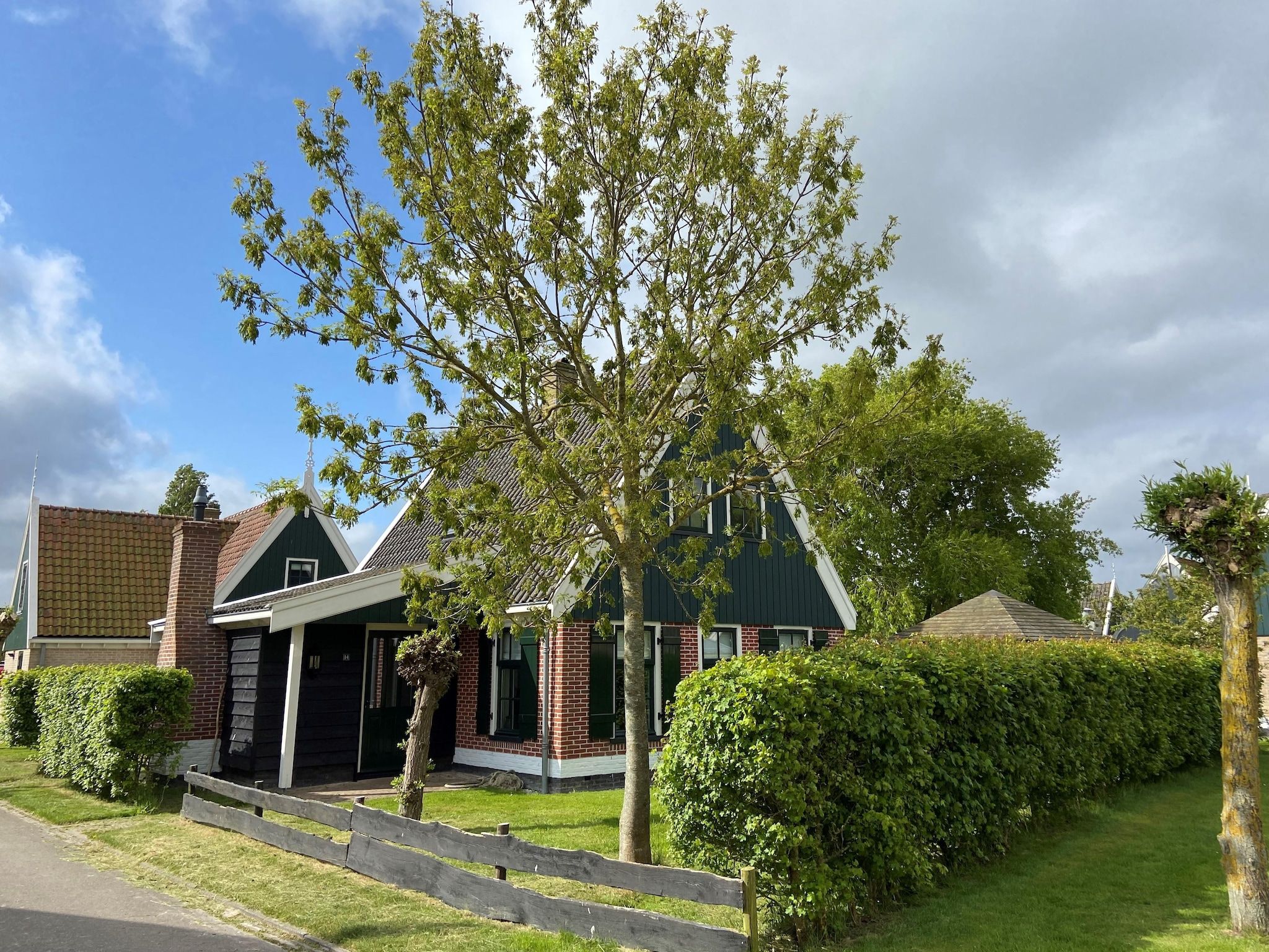 De buitenkant van Recreatiepark Wiringherlant - Villa 14 in Hippolytushoef