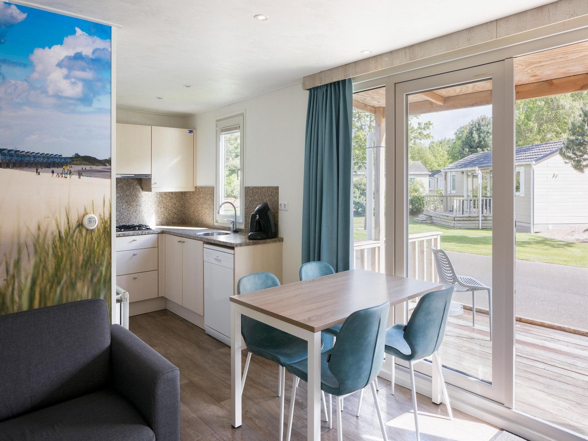 De eetkamer van Vakantiepark Beach Resort 2 in Kamperland