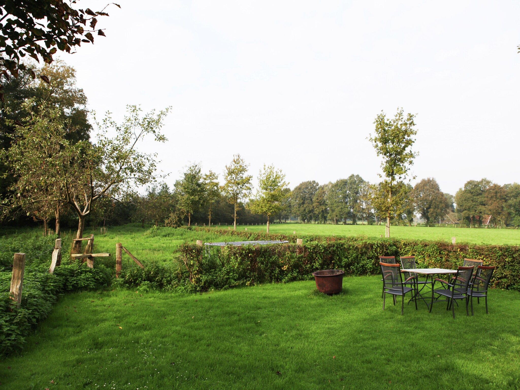 De tuin van Kotman's spieker 6 persoons in Enschede