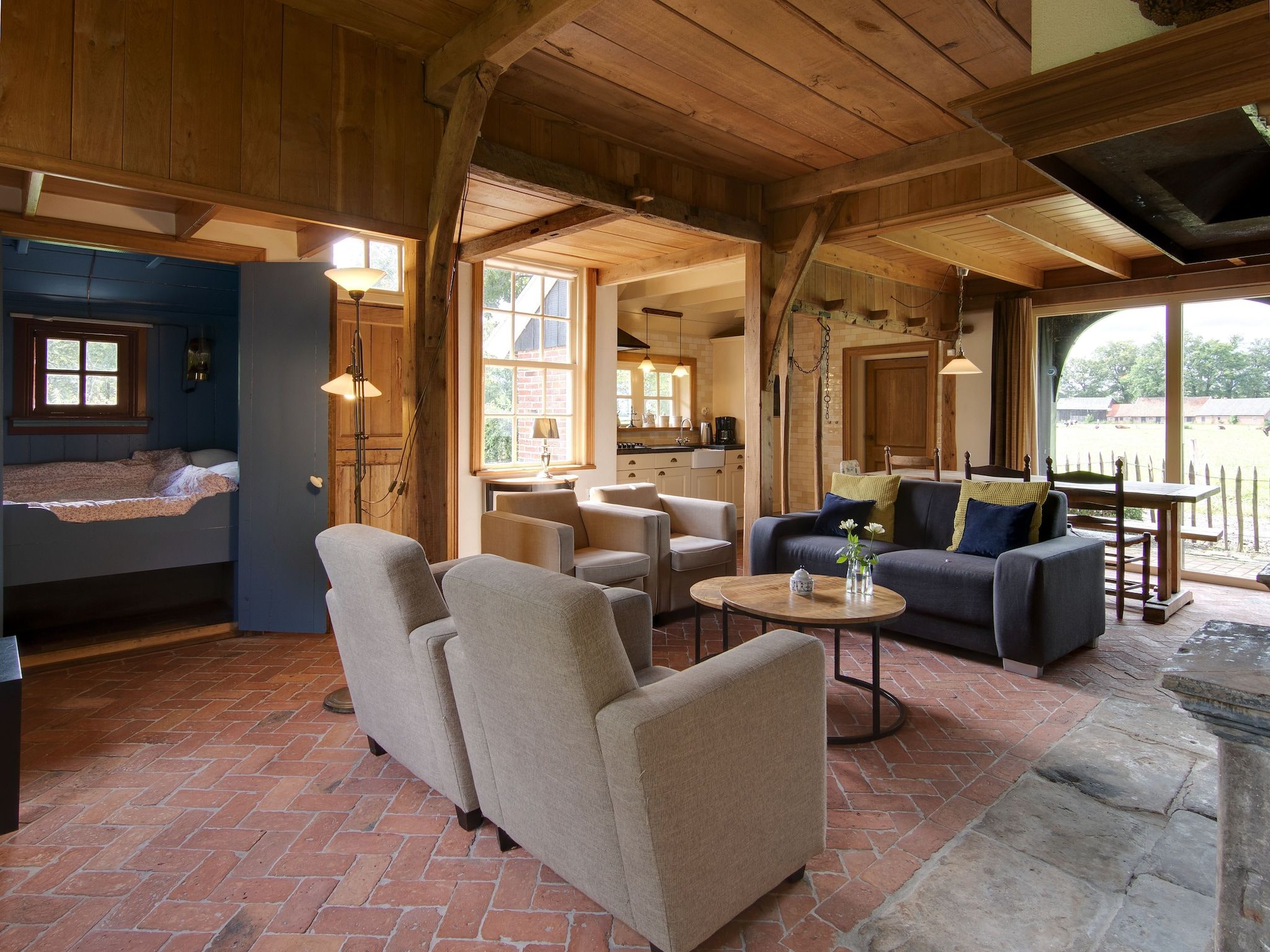 De woonkamer van Kotman's spieker 12 persoons in Enschede