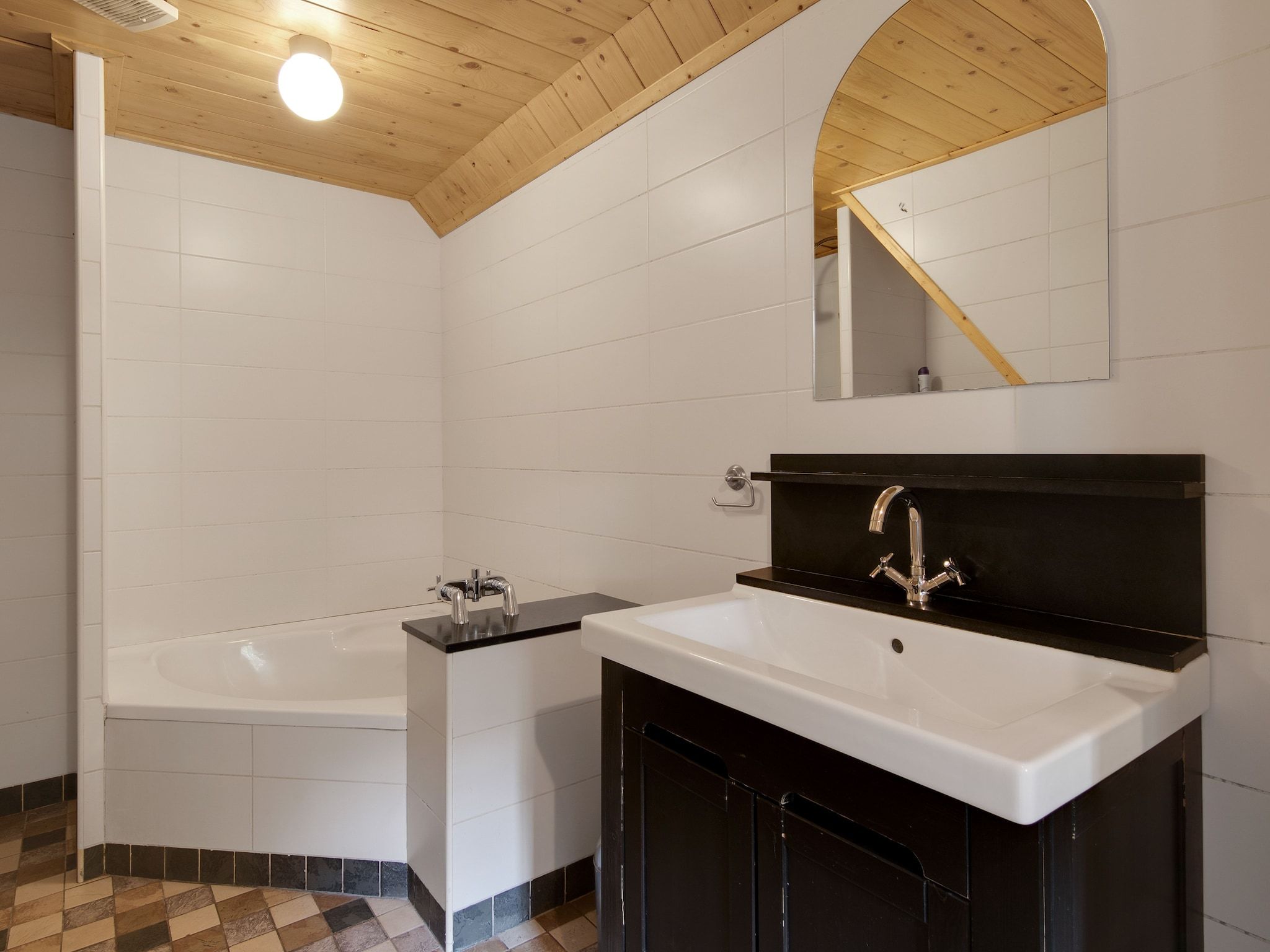 De badkamer van Kotman's spieker 12 persoons in Enschede