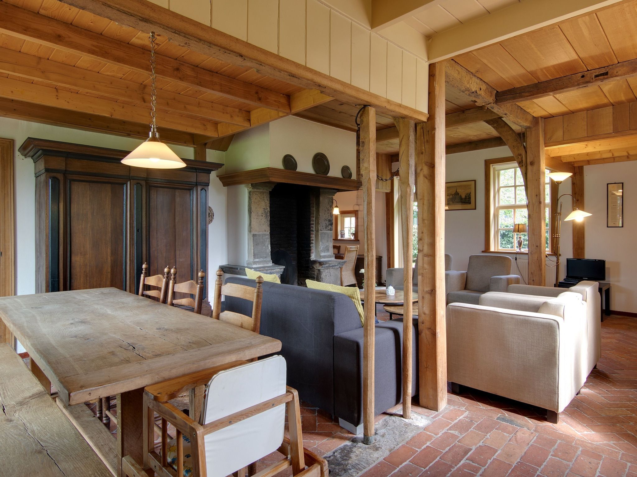 De eetkamer van Kotman's spieker 12 persoons in Enschede