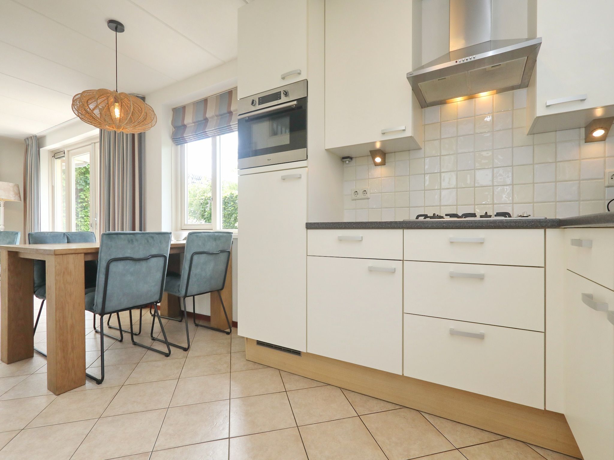 De eetkamer van Vakantiepark Duinrust 1 in Noordwijk aan zee