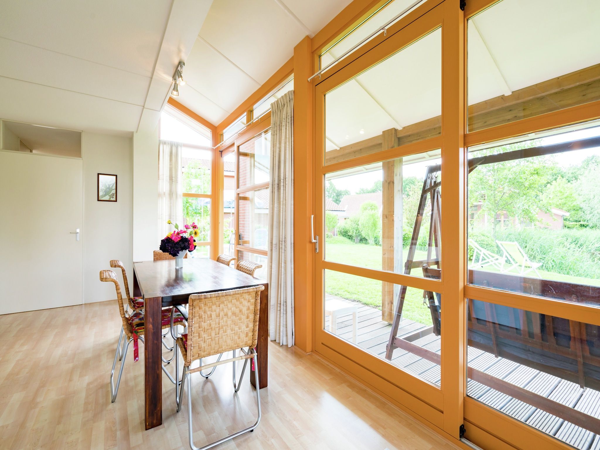 De eetkamer van Flevohuis in Biddinghuizen