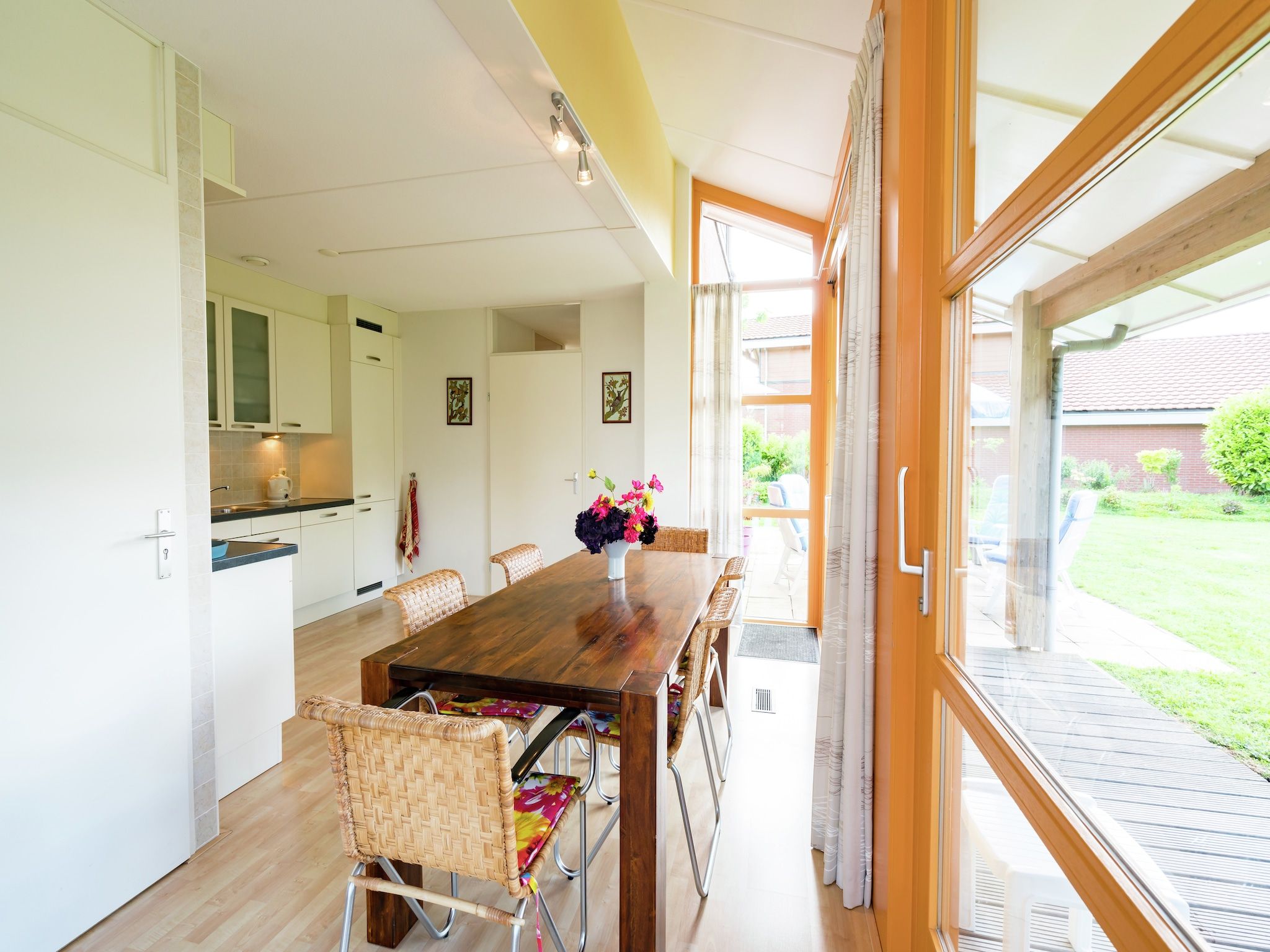 De eetkamer van Flevohuis in Biddinghuizen