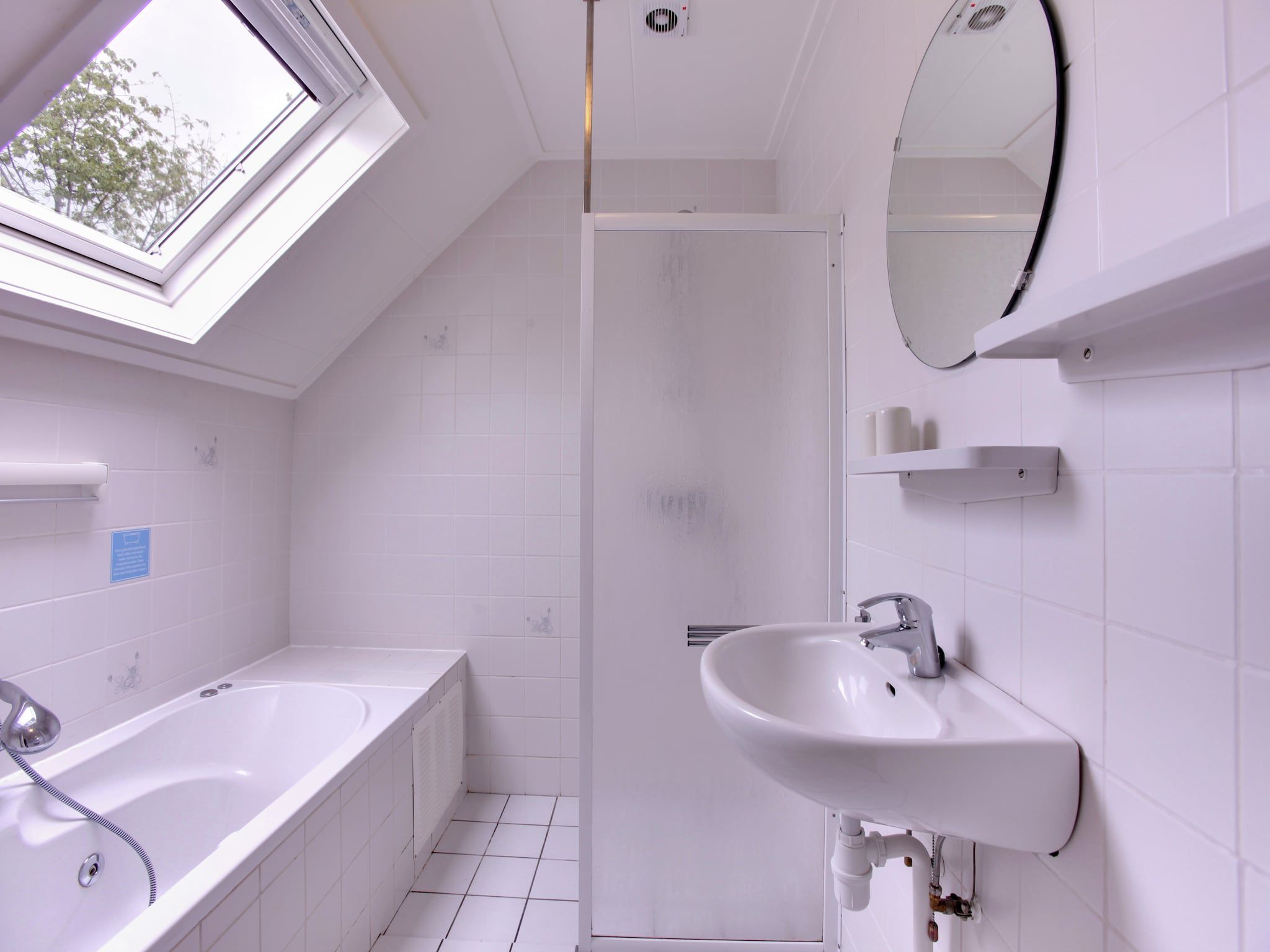 De badkamer van Buitenplaats Gerner 5 in Dalfsen