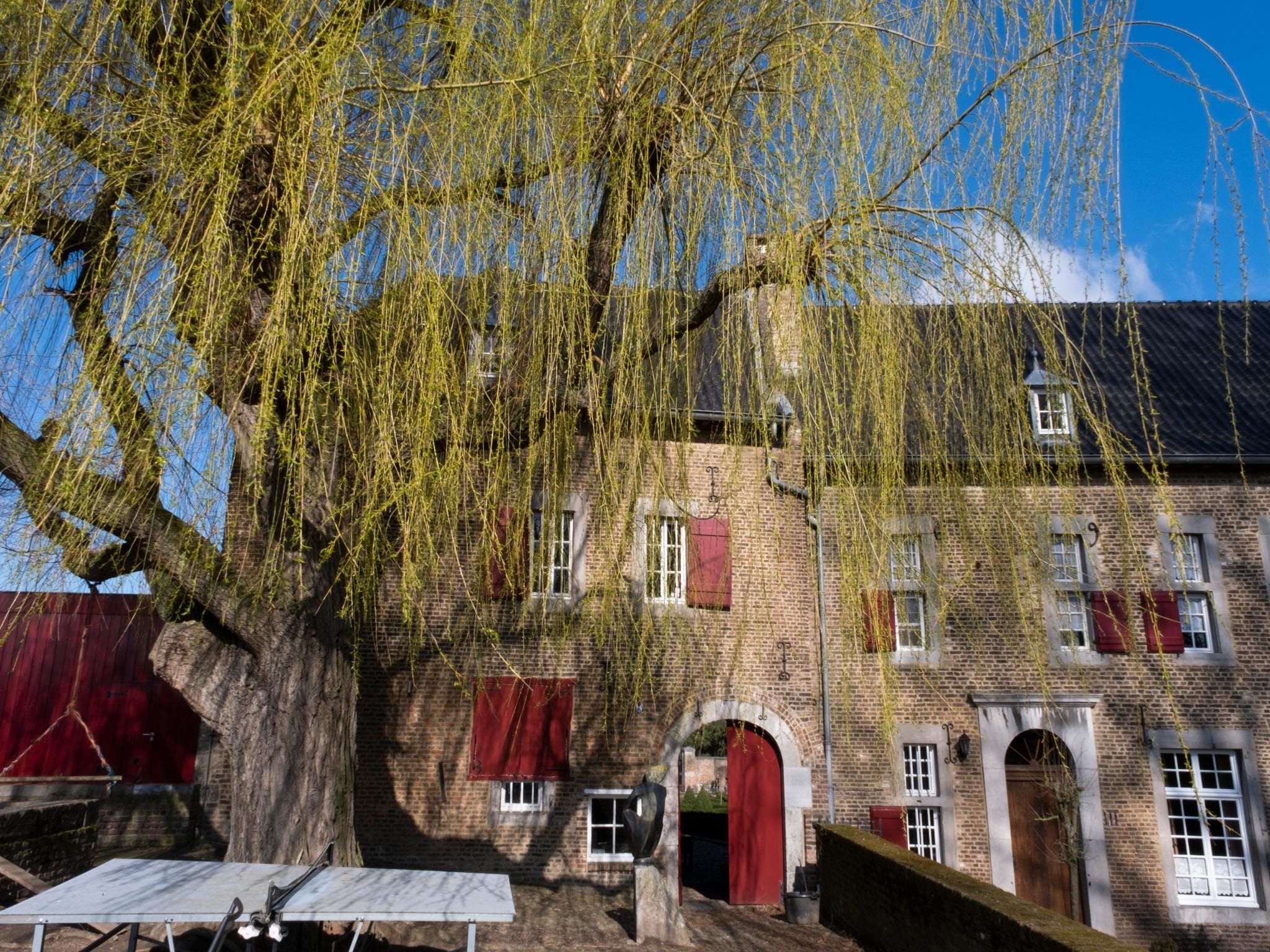 De buitenkant van Meschermolen 10 in Mesch-Eijsden