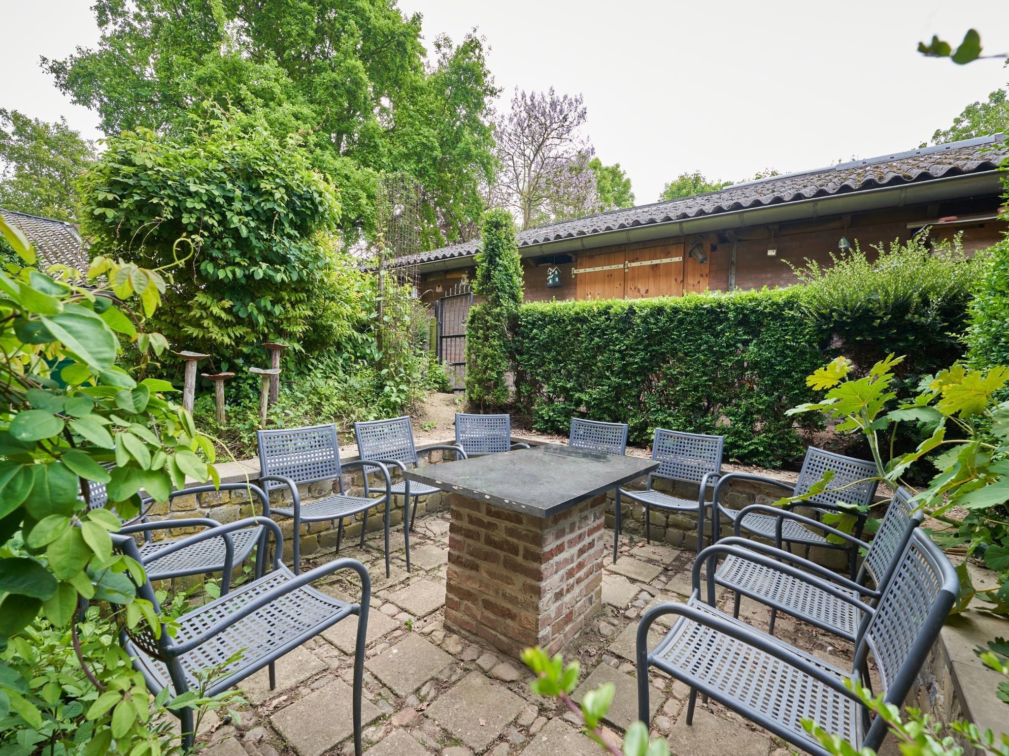 De tuin van Meschermolen 6 in Mesch-Eijsden