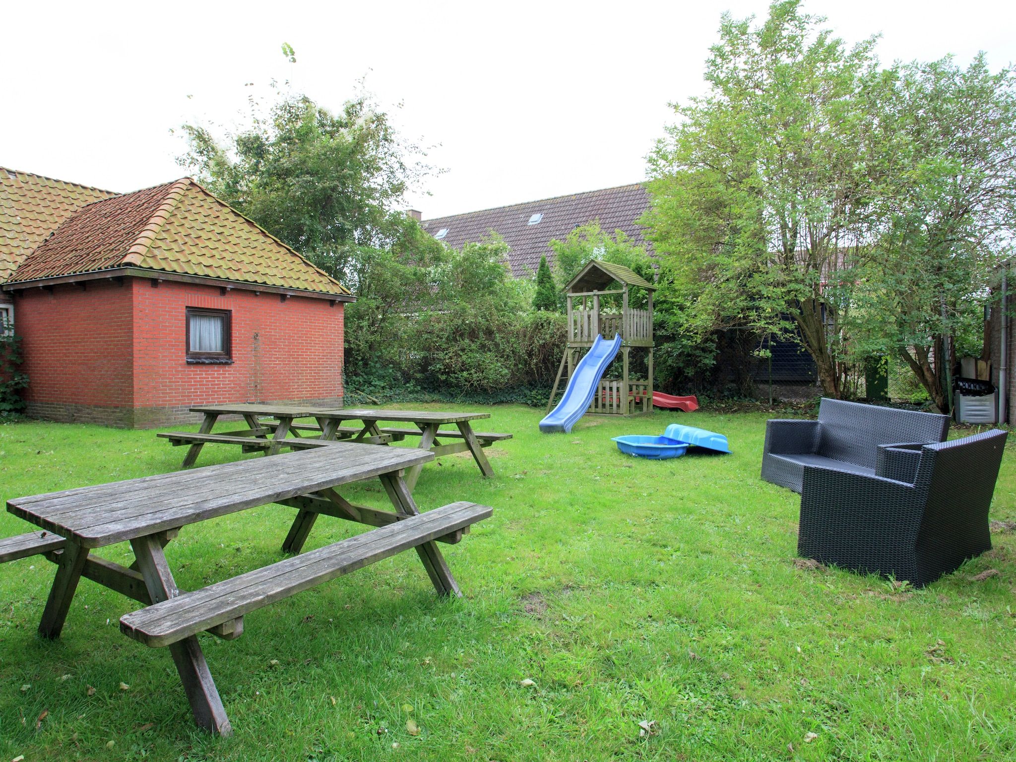 De tuin van De Vakantie boerderij in Holwerd