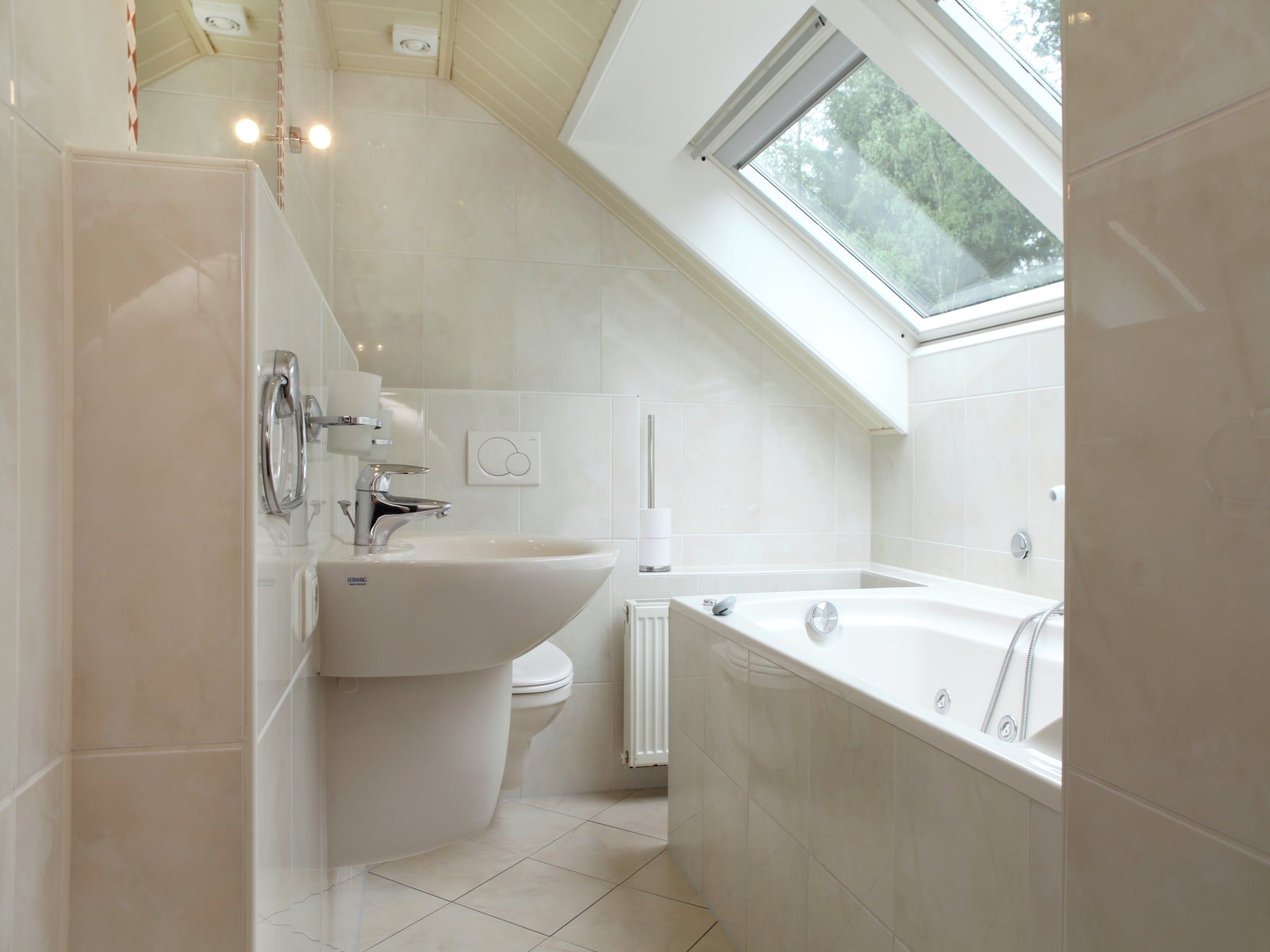 De badkamer van De grove Den in Doornspijk