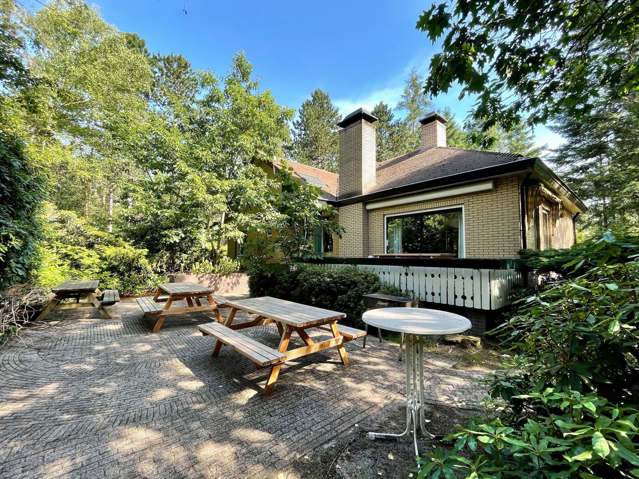 De buitenkant van De grove Den in Doornspijk