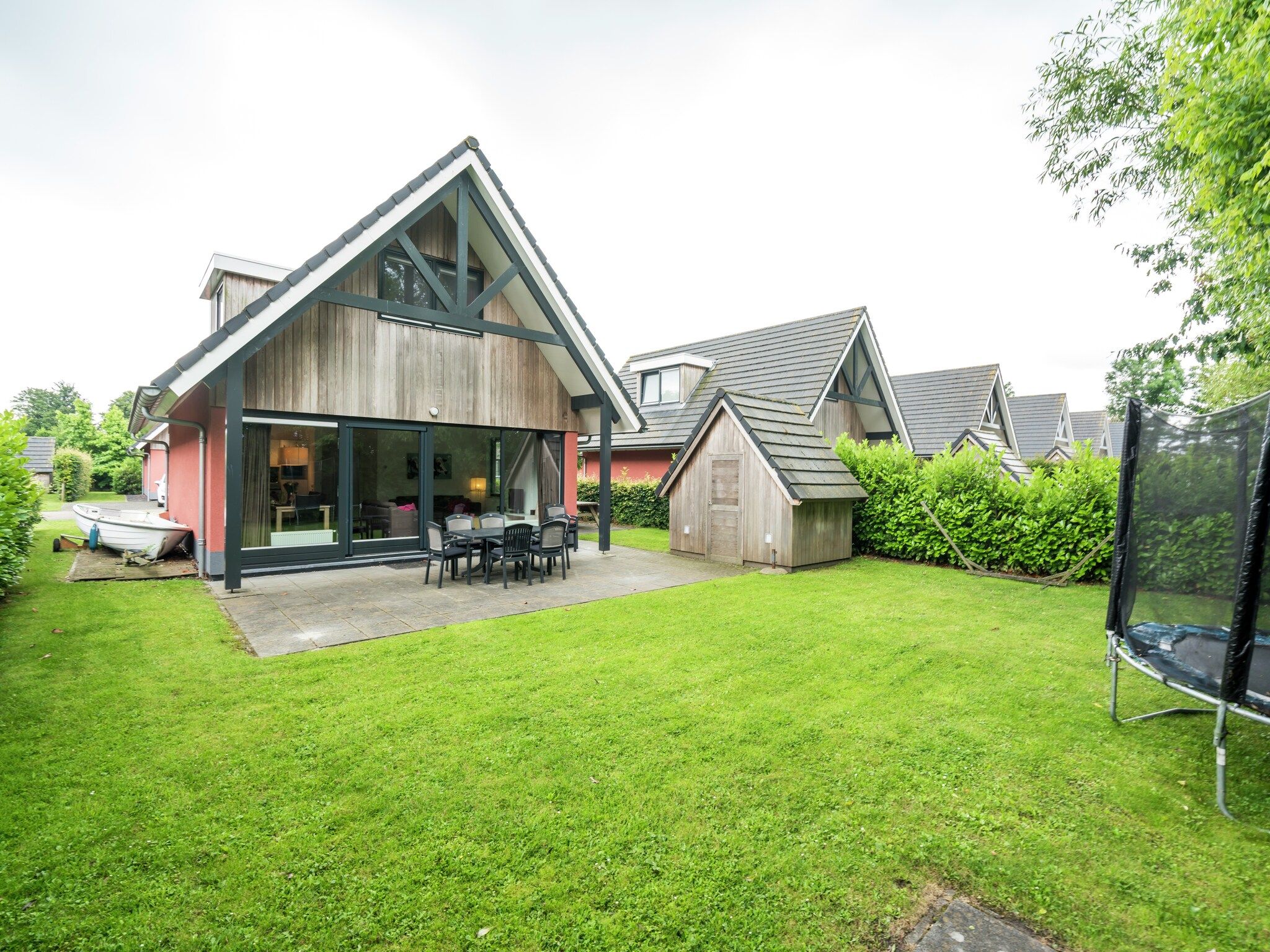 De tuin van Huize Lewis in Balk