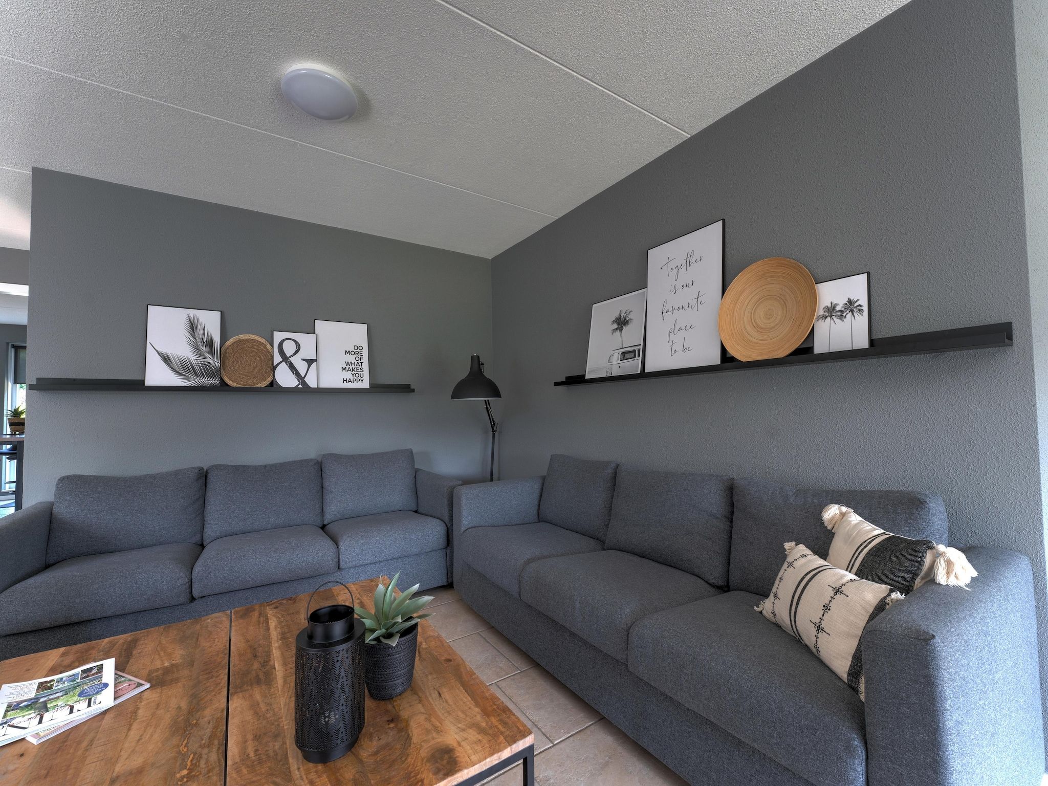 De woonkamer van Buitenplaats Enjoy in Zeewolde