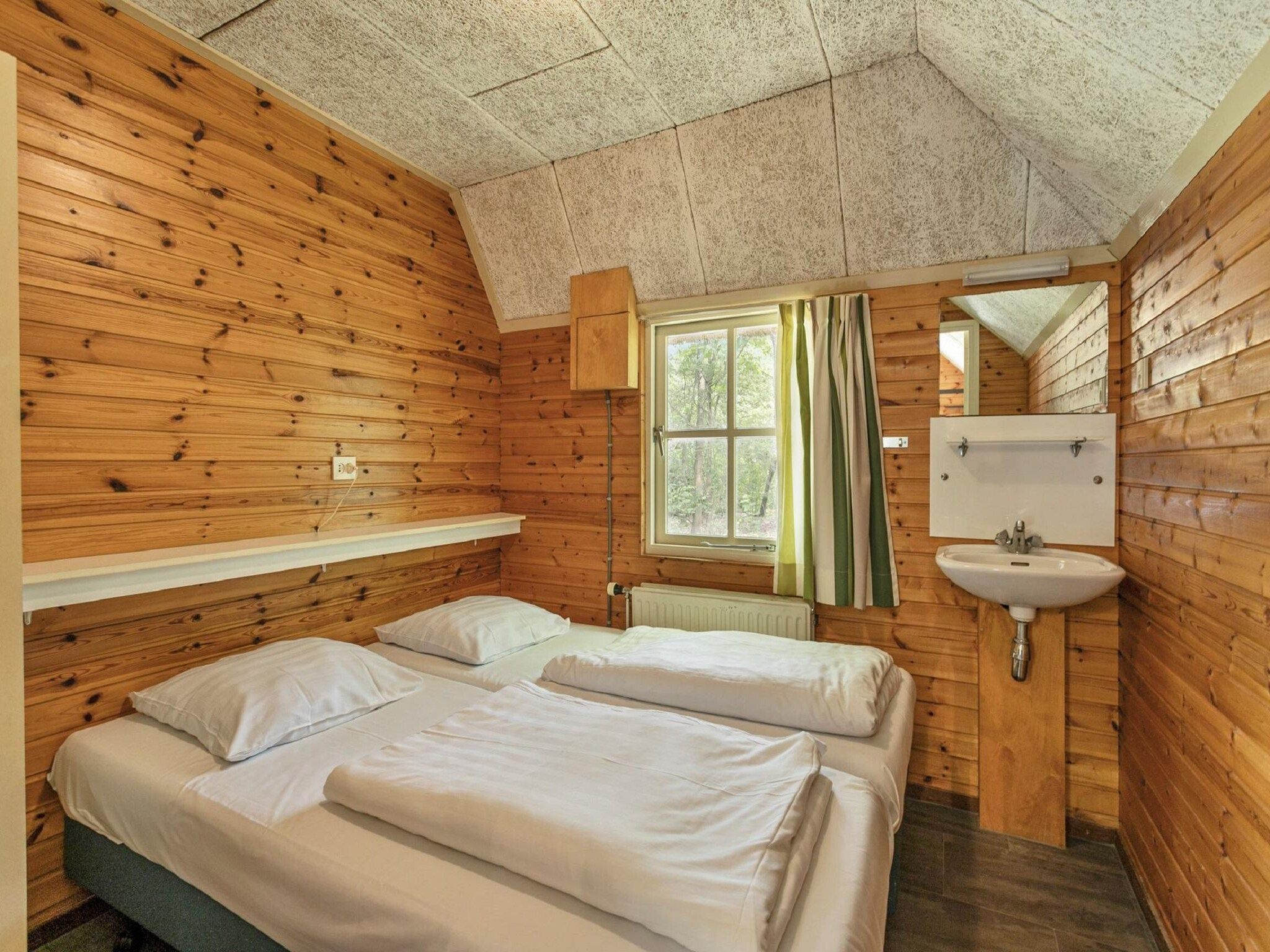 Een slaapkamer van Vakantiepark Herperduin 1 in Herpen