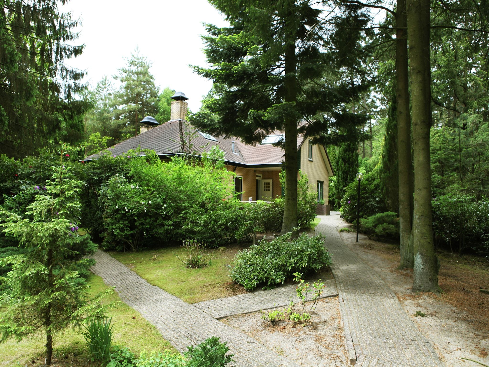 De buitenkant van De grove den in Doornspijk