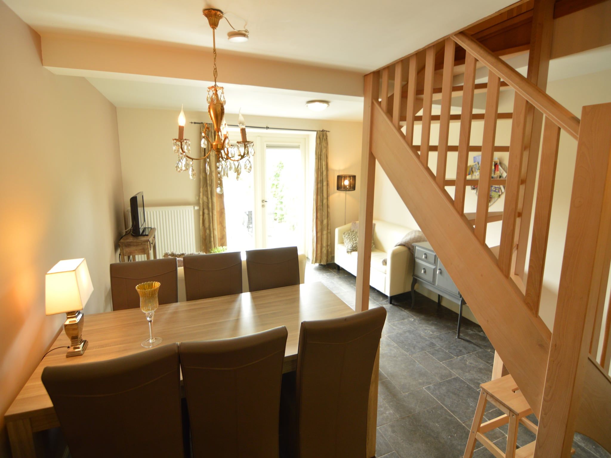 De eetkamer van Hoeve A Gen Water - Hummesknupke in Slenaken