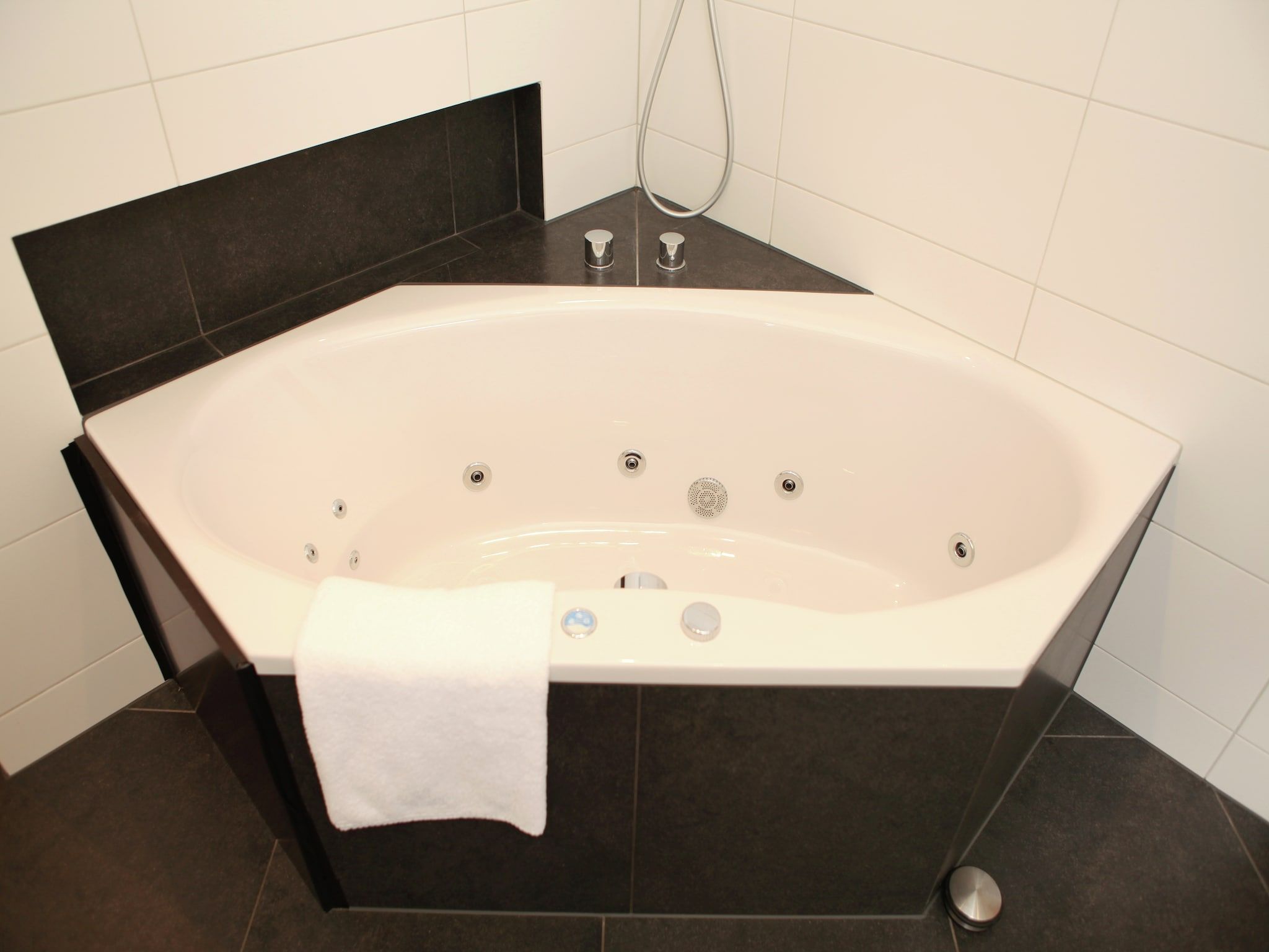 De badkamer van i gen Roemel in Epen