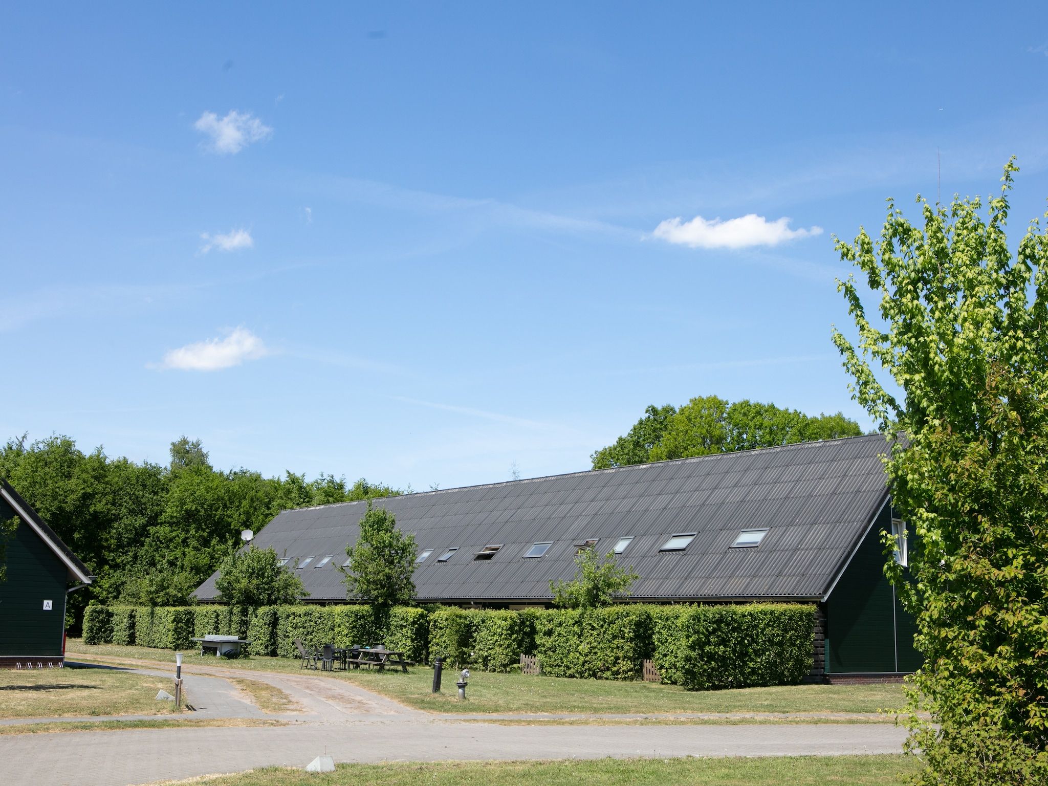 De buitenkant van Vakantiepark Horsetellerie 1 in Hardenberg (rheezerveen)