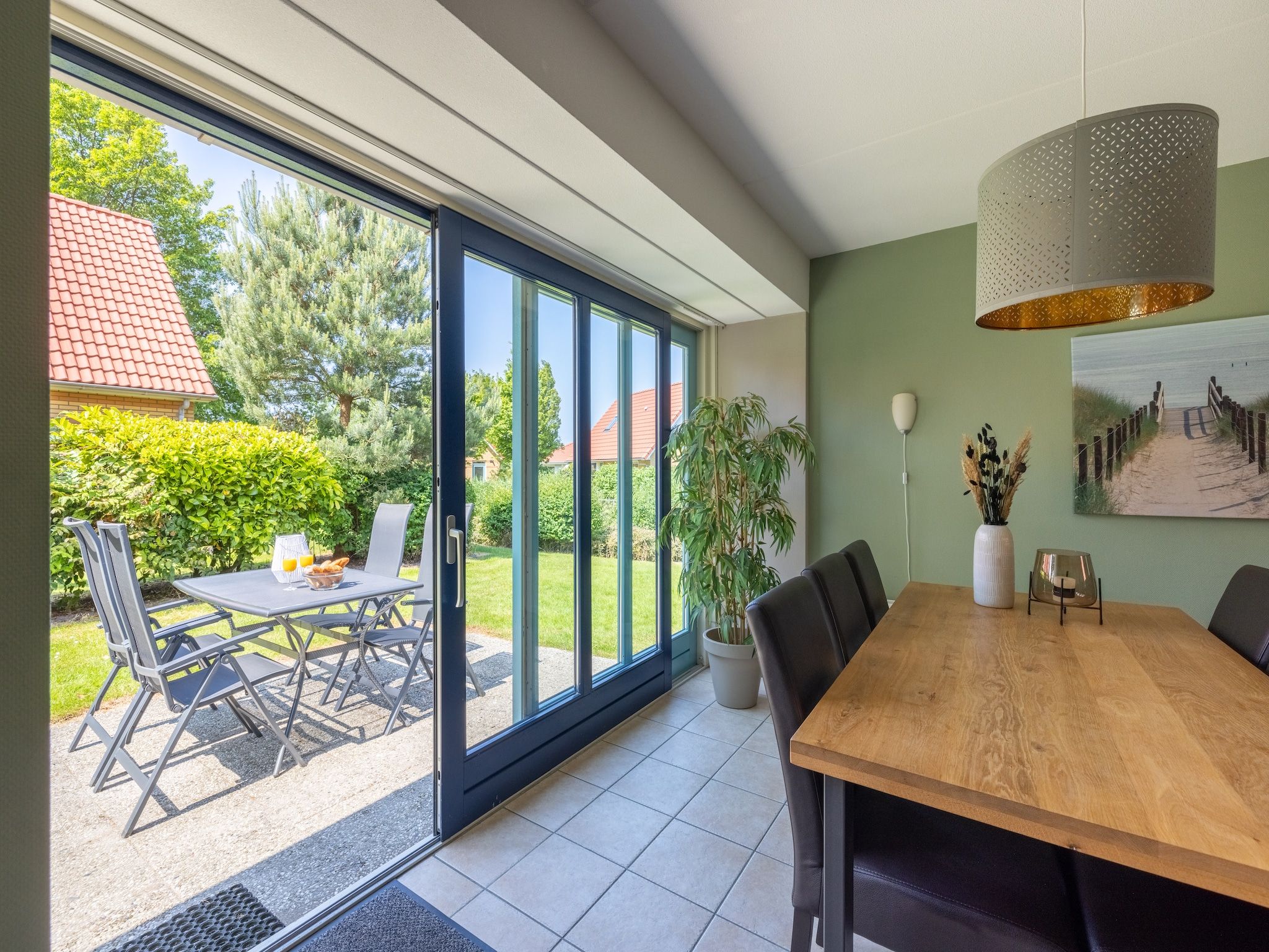 Het terras van Villavakantiepark IJsselhof 5 in Andijk