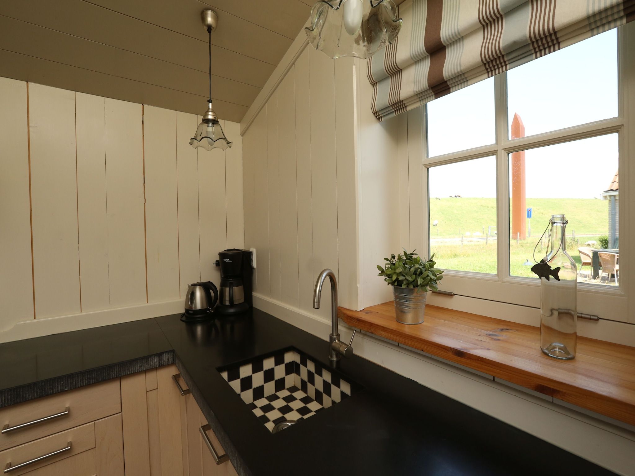 De keuken van Recreatiepark Wiringherlant  - Villa 4 in Hippolytushoef