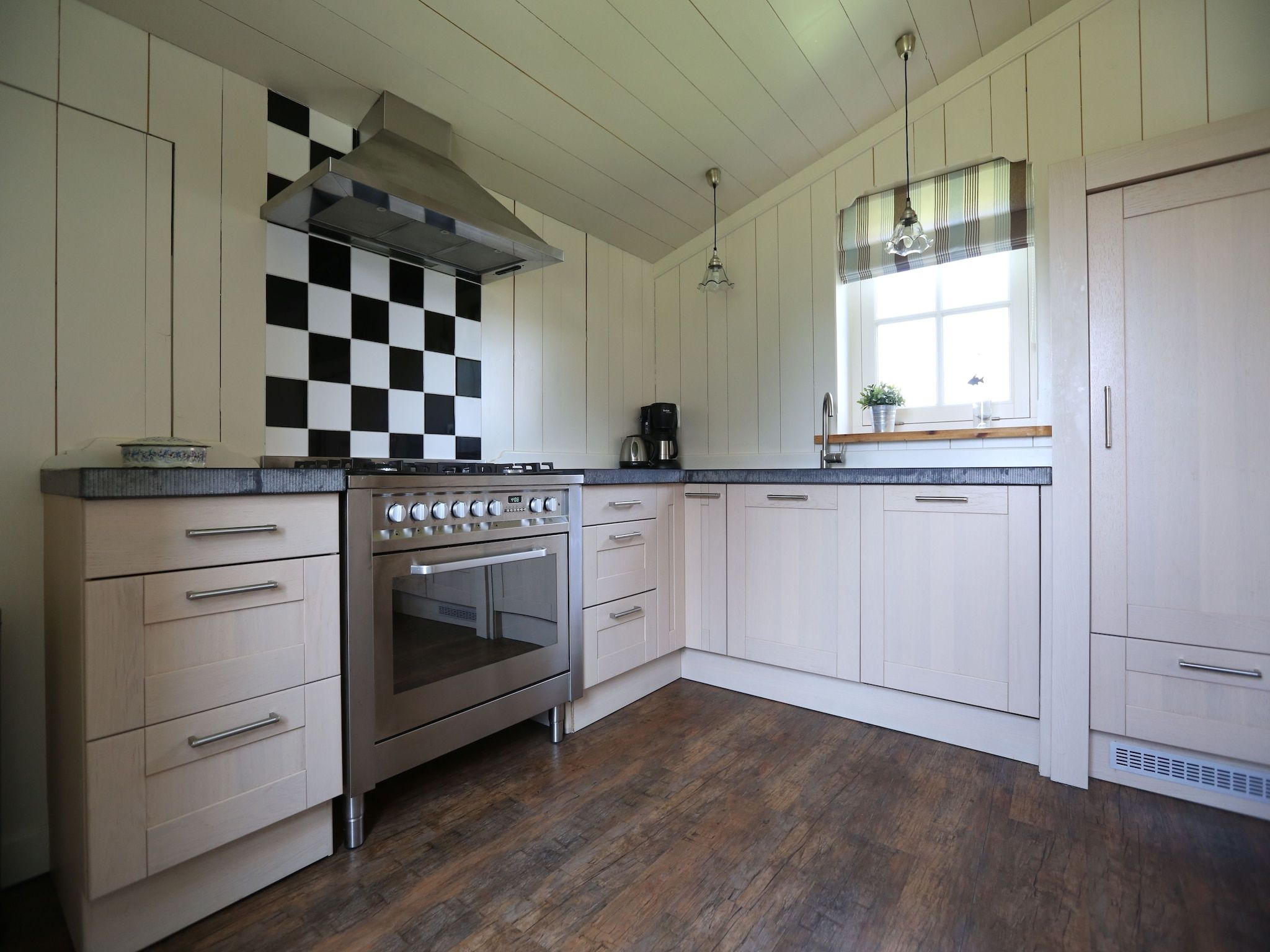 De keuken van Recreatiepark Wiringherlant  - Villa 4 in Hippolytushoef