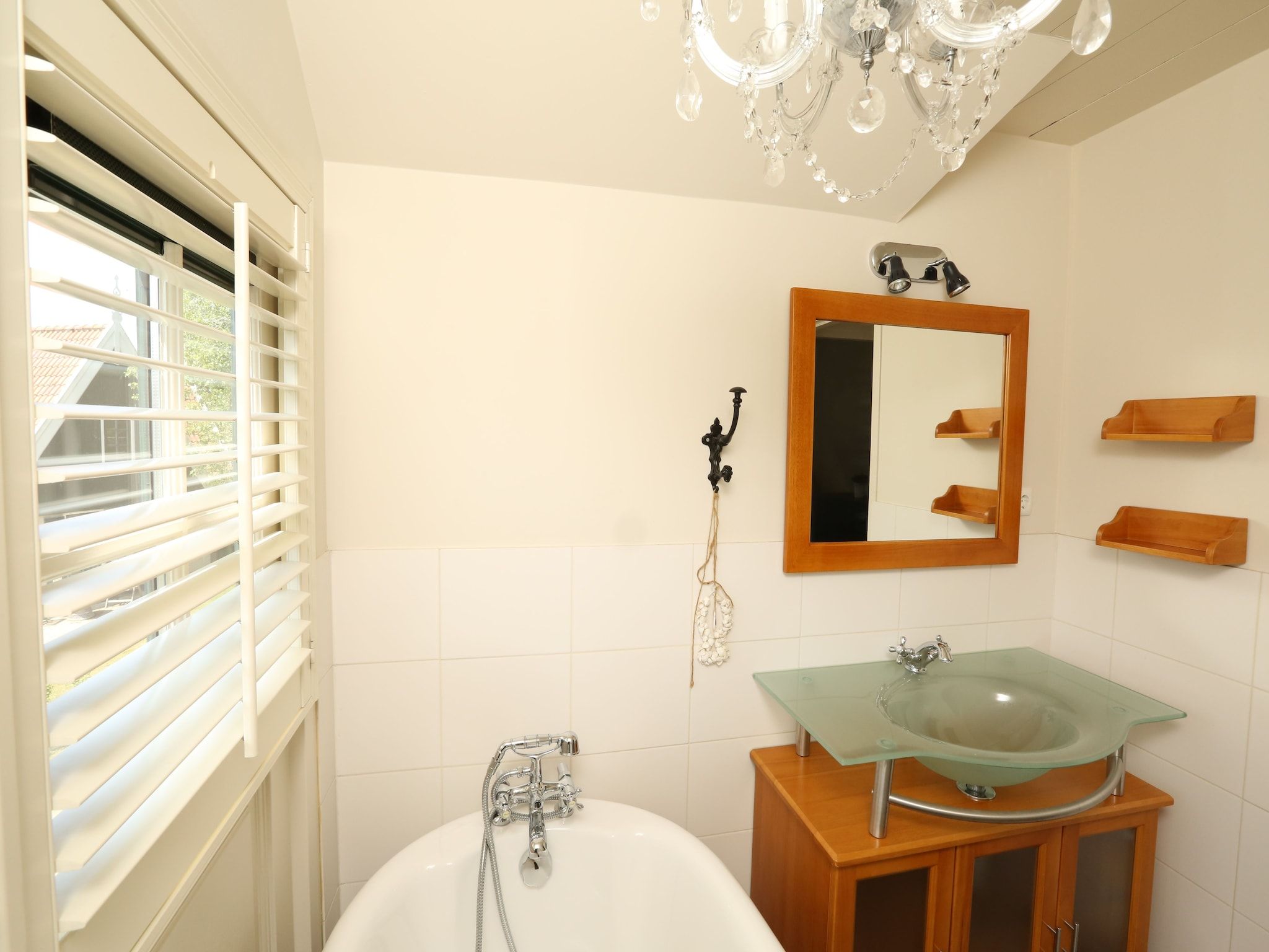 De badkamer van Recreatiepark Wiringherlant  - Villa 4 in Hippolytushoef