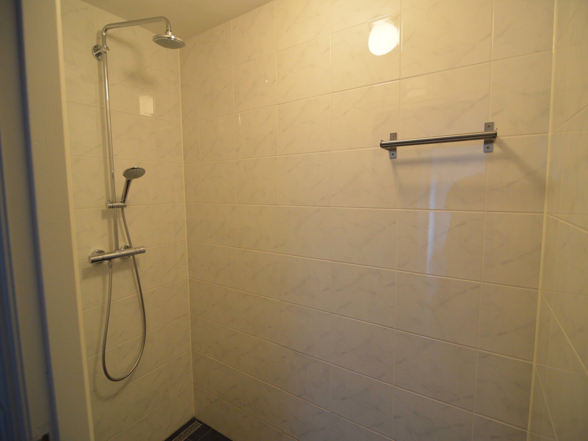 De badkamer van Het Schafthuis in Valkenswaard