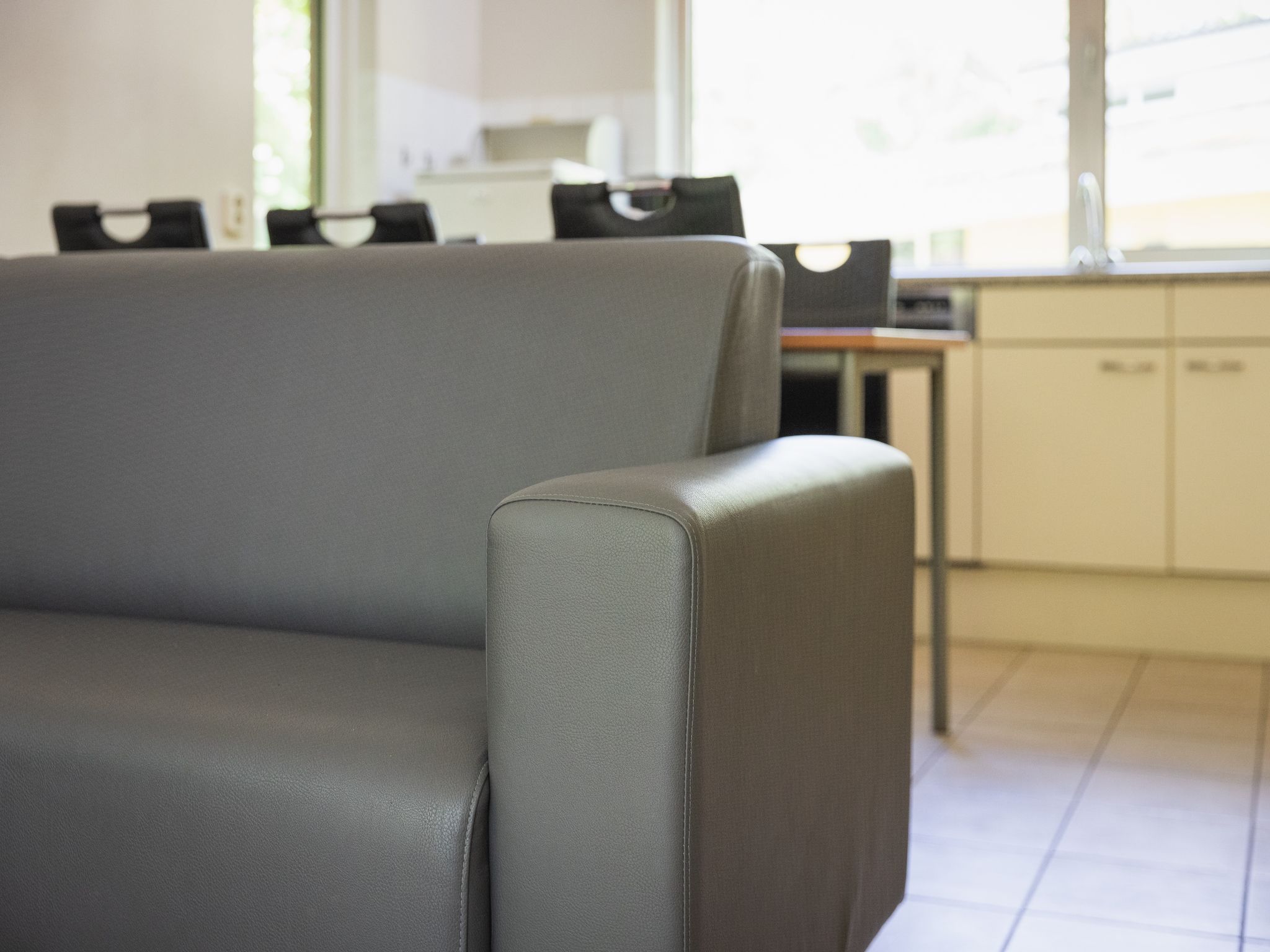 De woonkamer van Vakantiepark de Berkenhorst 8 in Kootwijk