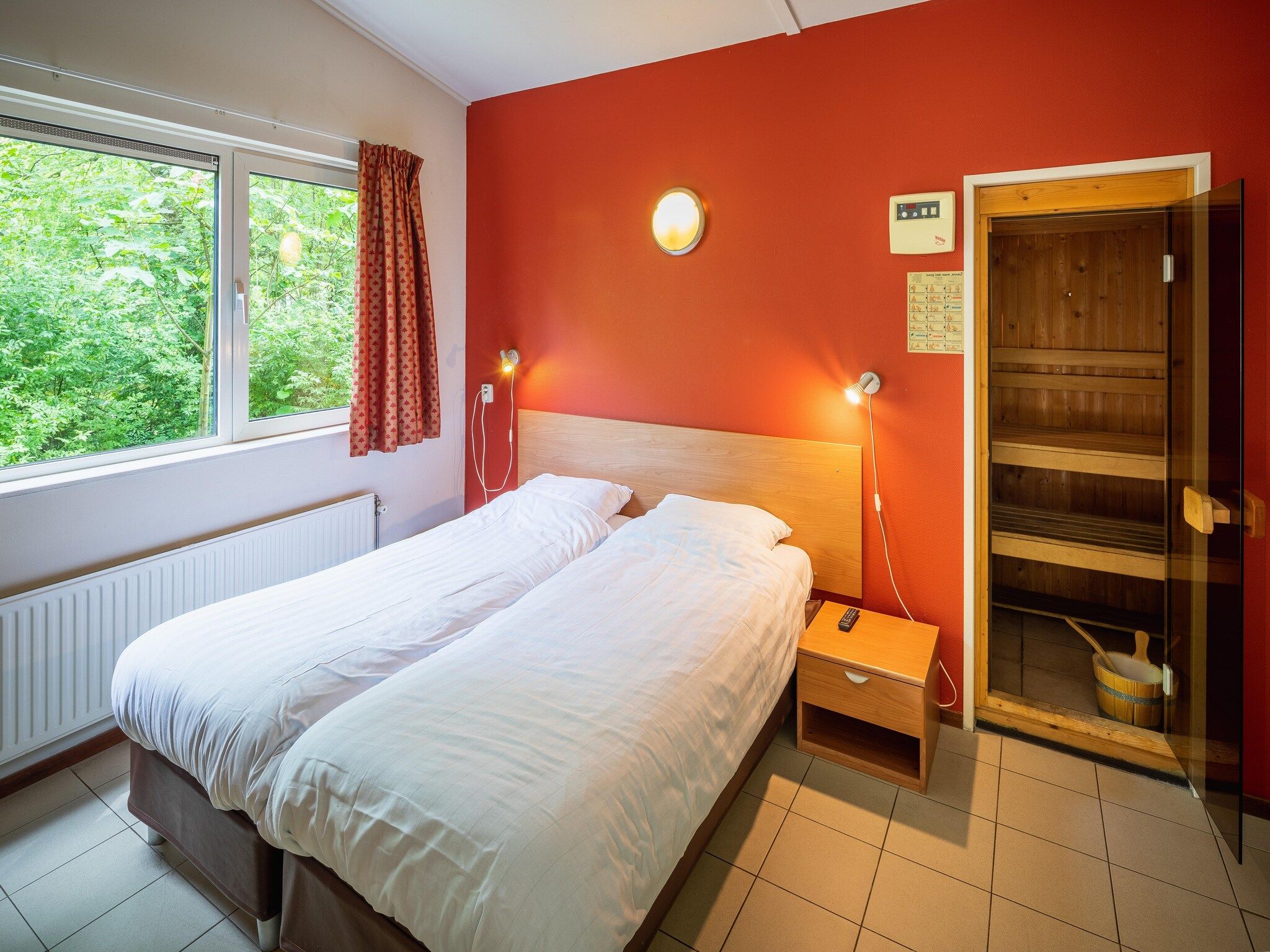 Een slaapkamer van Vakantiepark de Berkenhorst 8 in Kootwijk