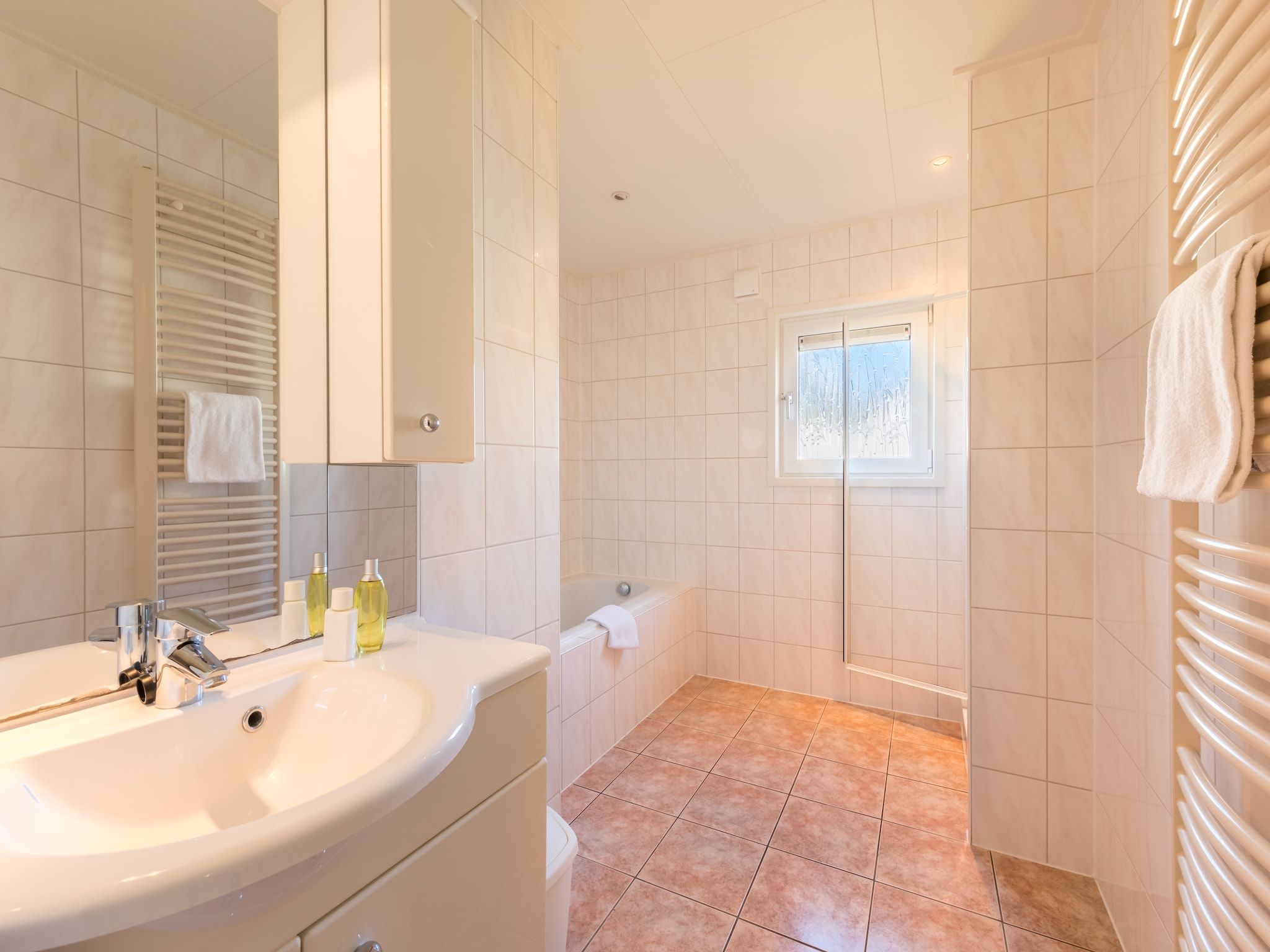 De badkamer van Hunzepark 7 in Gasselternijveen