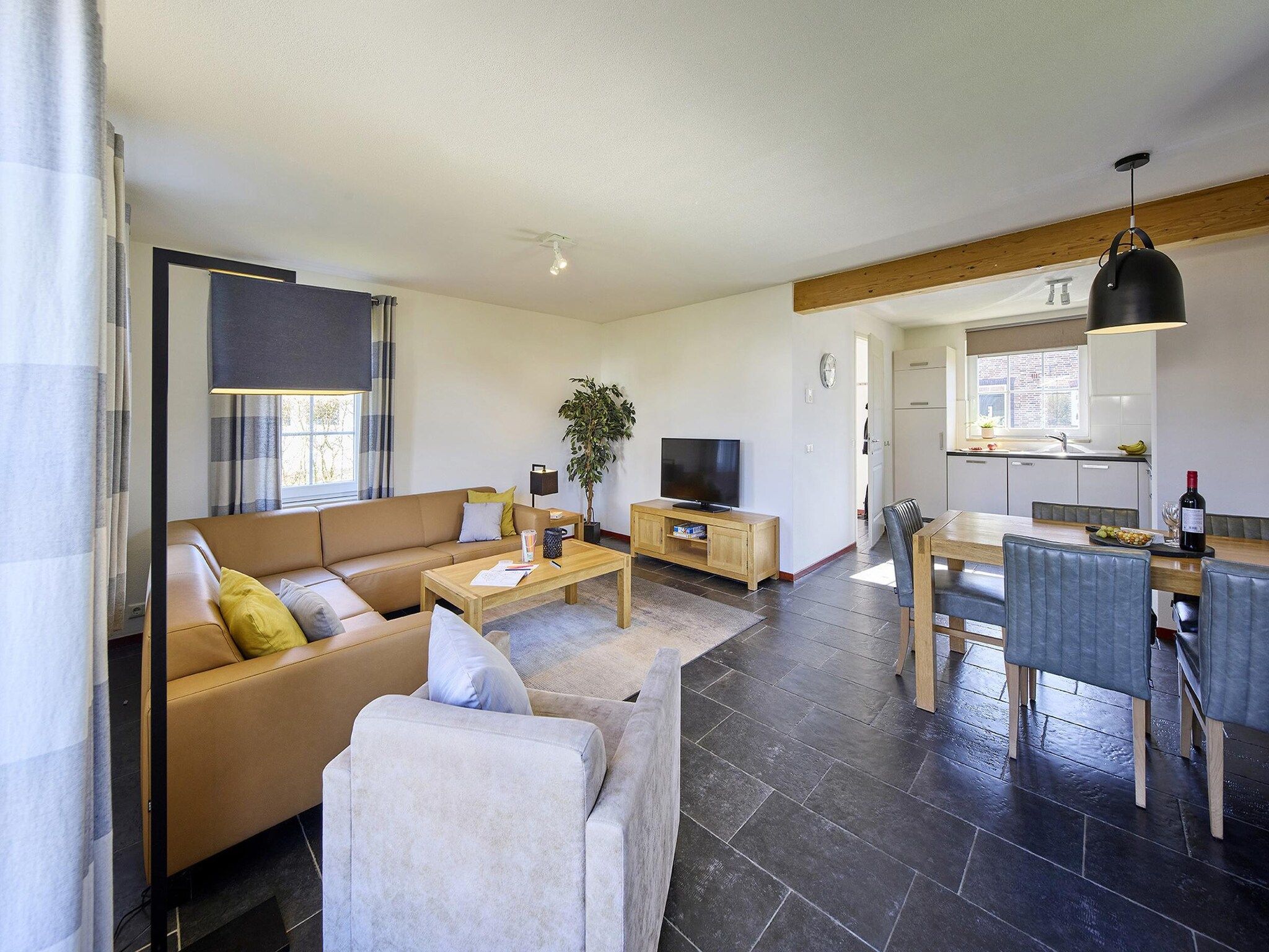 De woonkamer van Buitenhof De Leistert 14 in Roggel