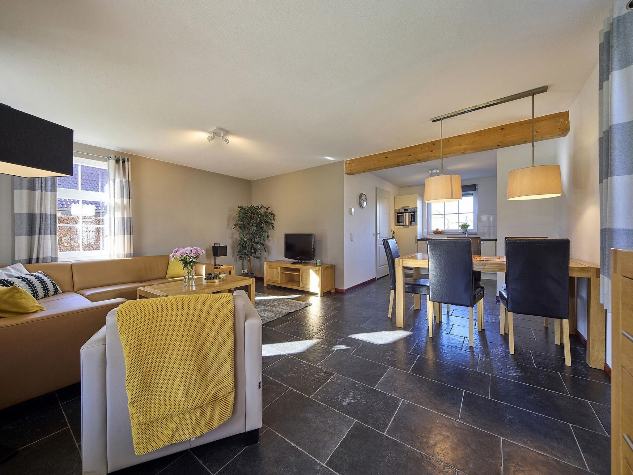 De woonkamer van Buitenhof De Leistert 16 in Roggel