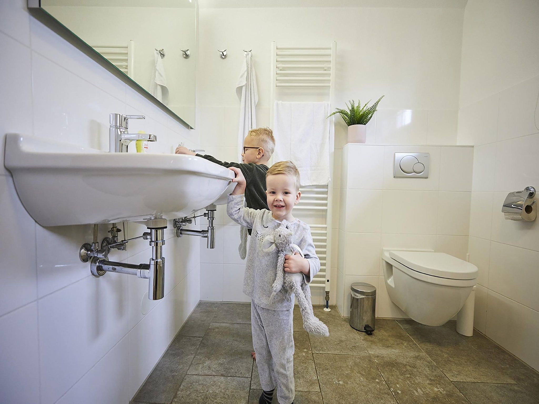 De badkamer van Buitenhof De Leistert 16 in Roggel