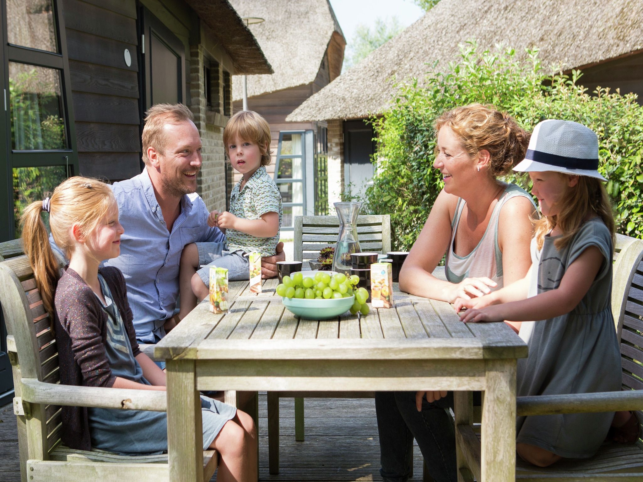 Het terras van Park Scorleduyn 3 in Schoorl