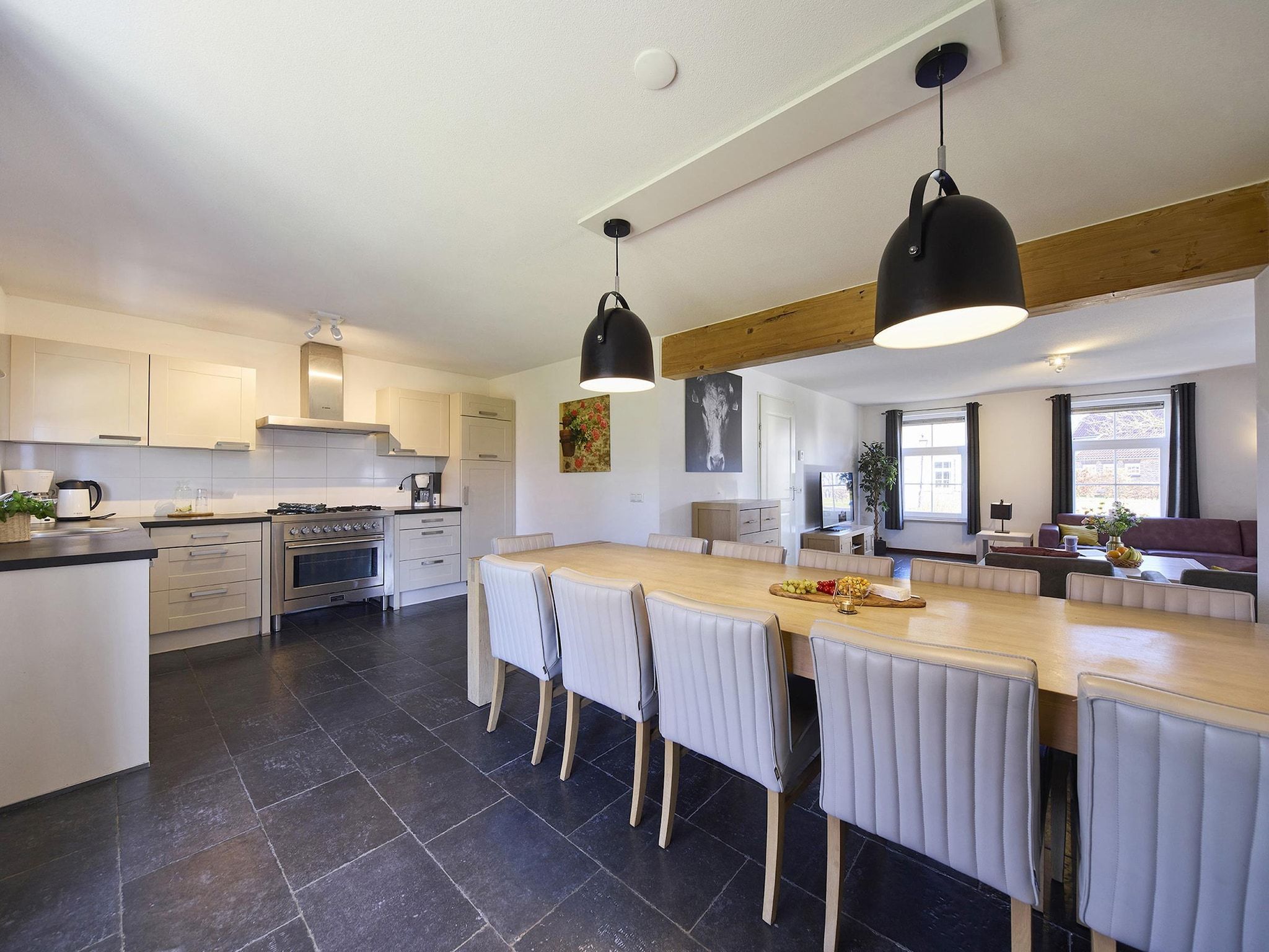 De eetkamer van Buitenhof De Leistert 6 in Roggel