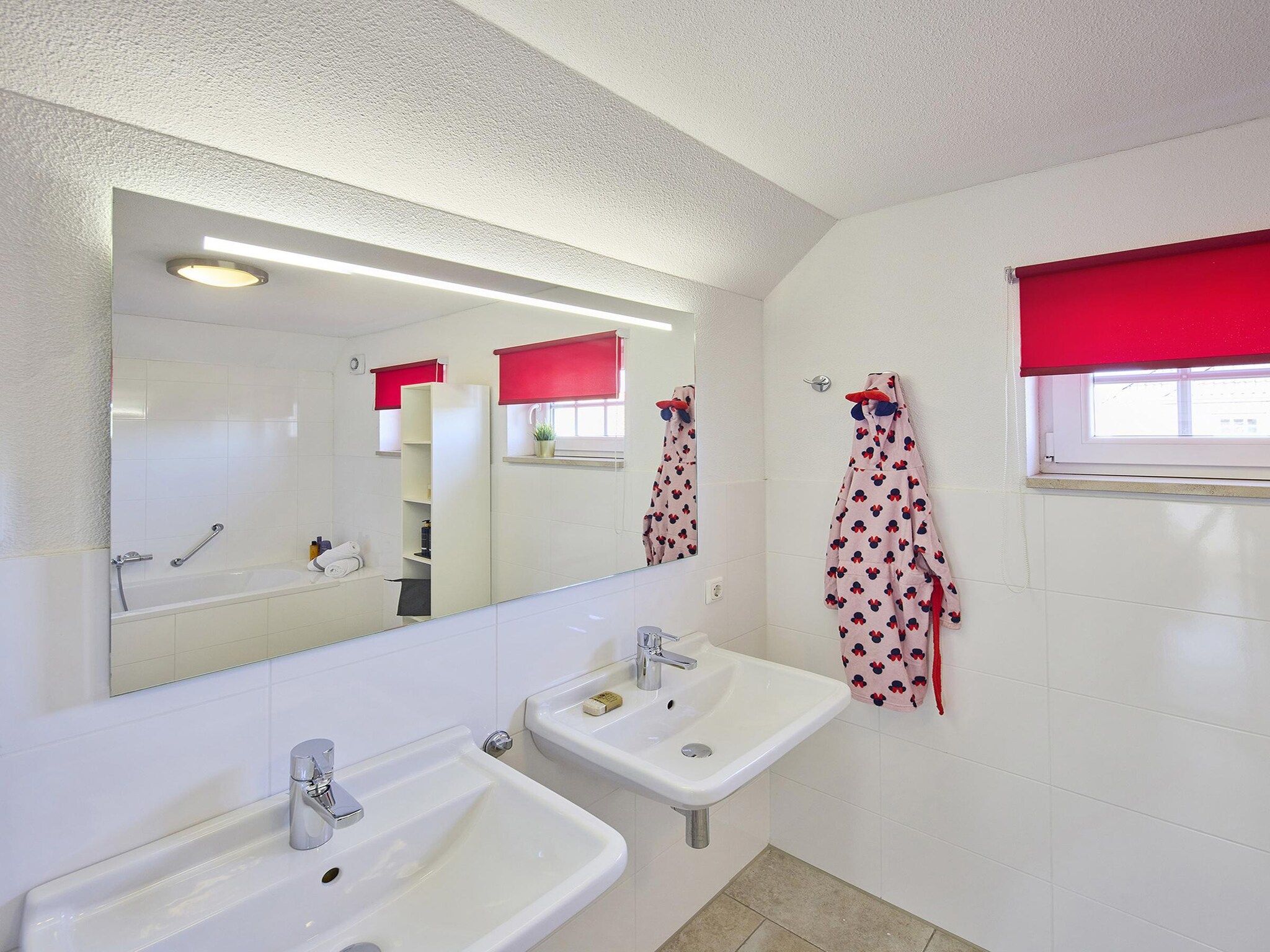 De badkamer van Buitenhof De Leistert 17 in Roggel