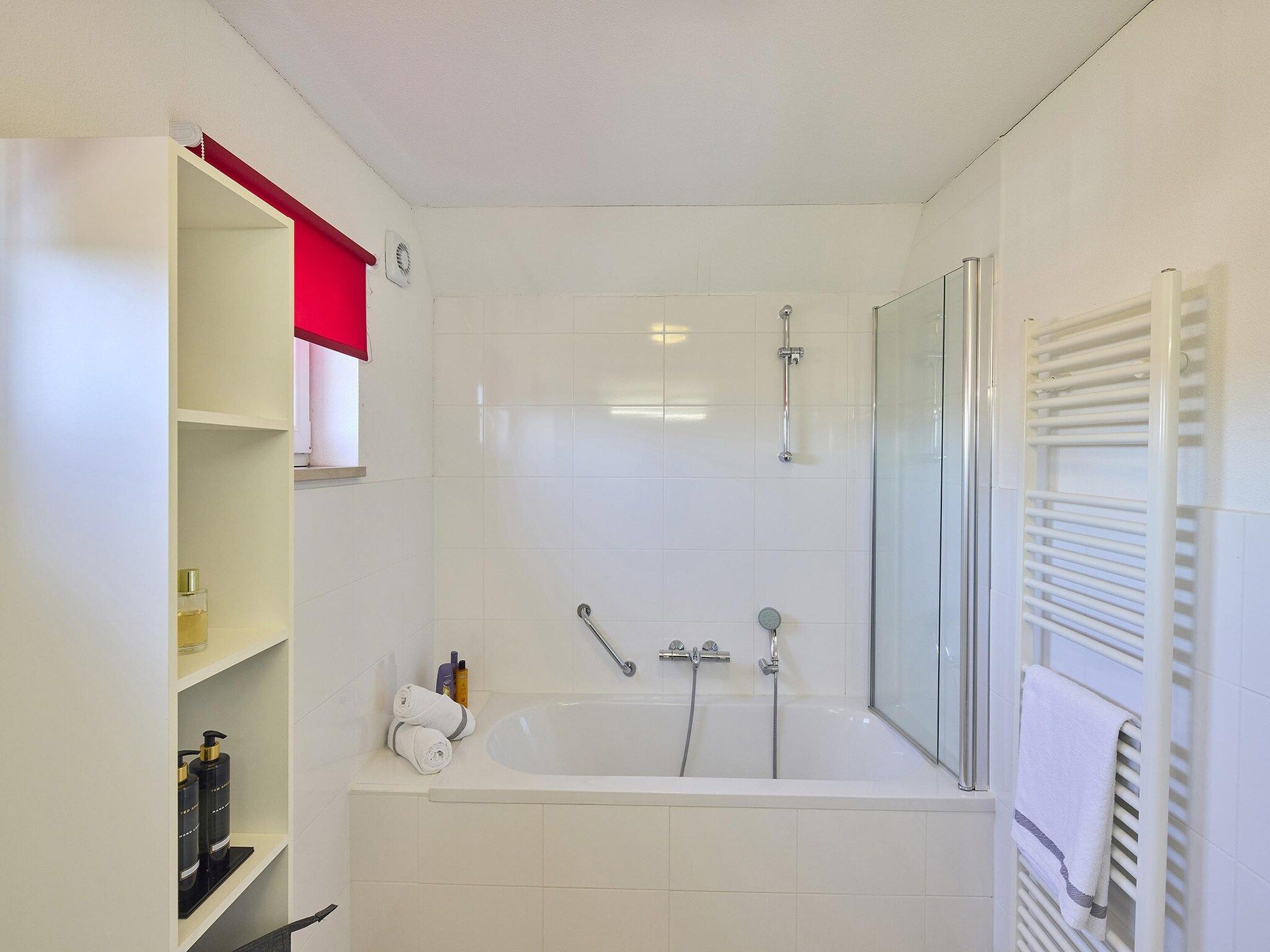 De badkamer van Buitenhof De Leistert 17 in Roggel