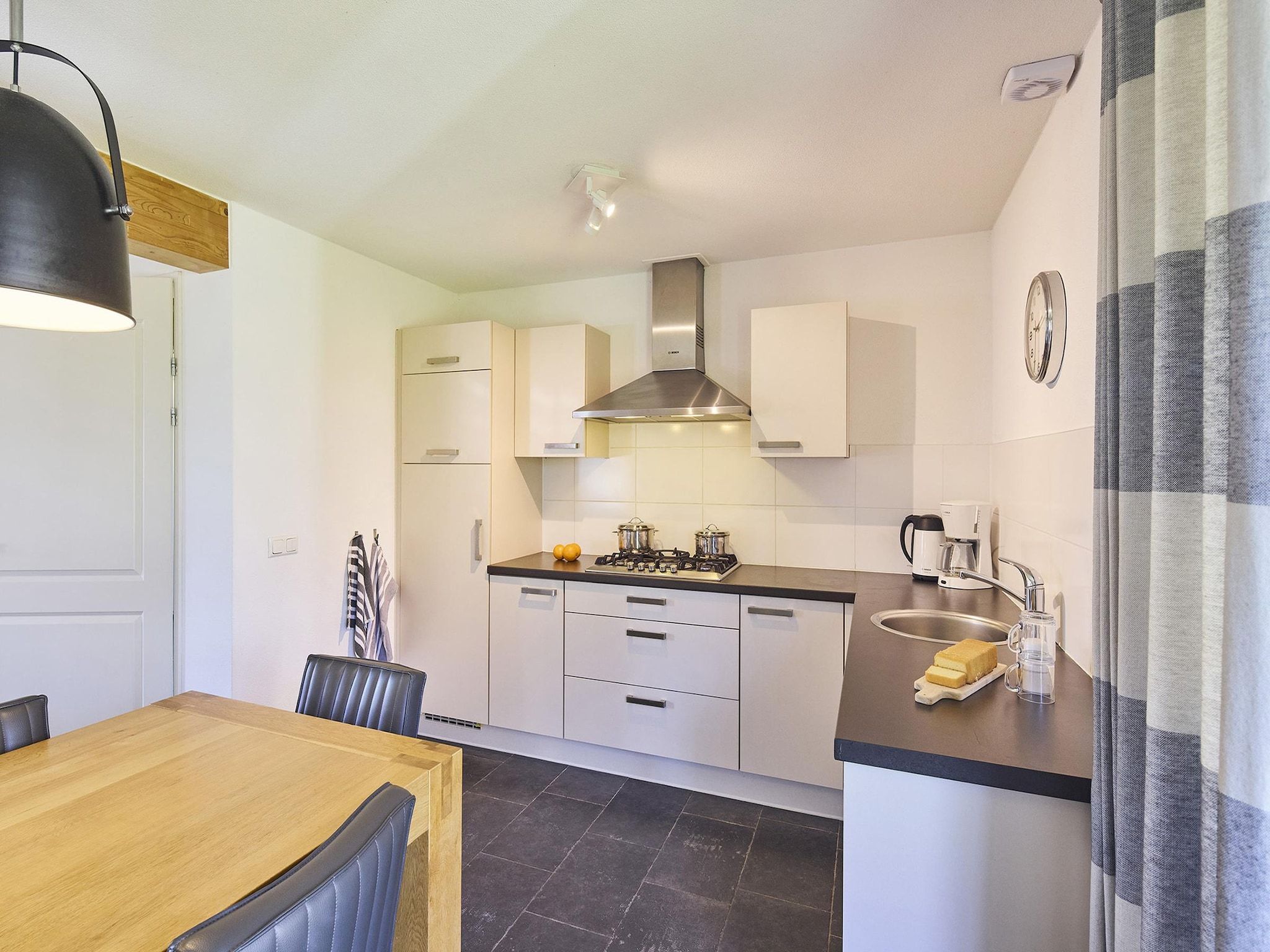 De keuken van Buitenhof De Leistert 12 in Roggel