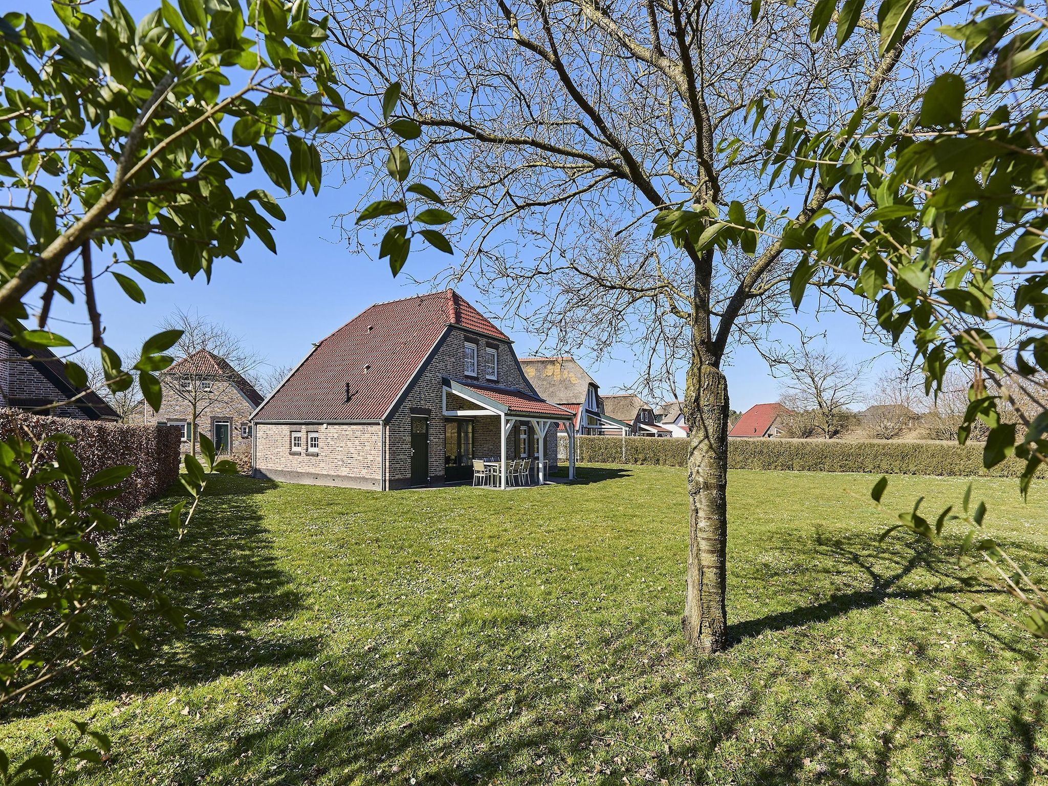 De tuin van Buitenhof De Leistert 11 in Roggel