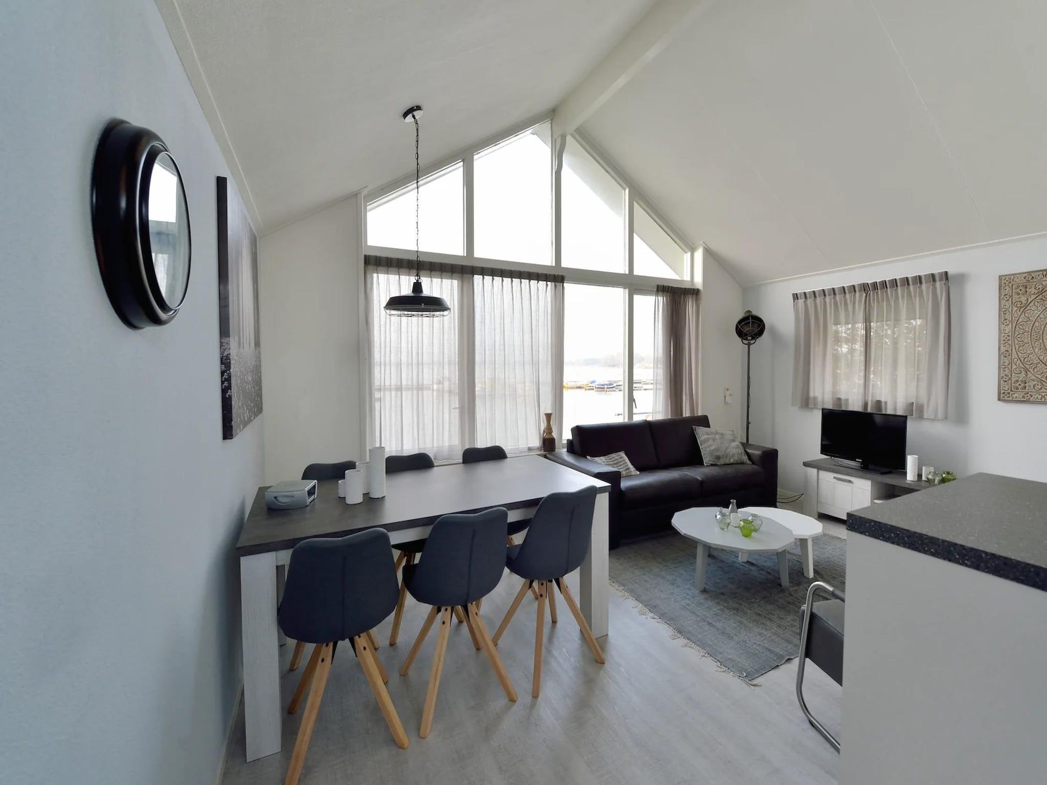 De buitenkant van Villapark Schildmeer 5 in Steendam