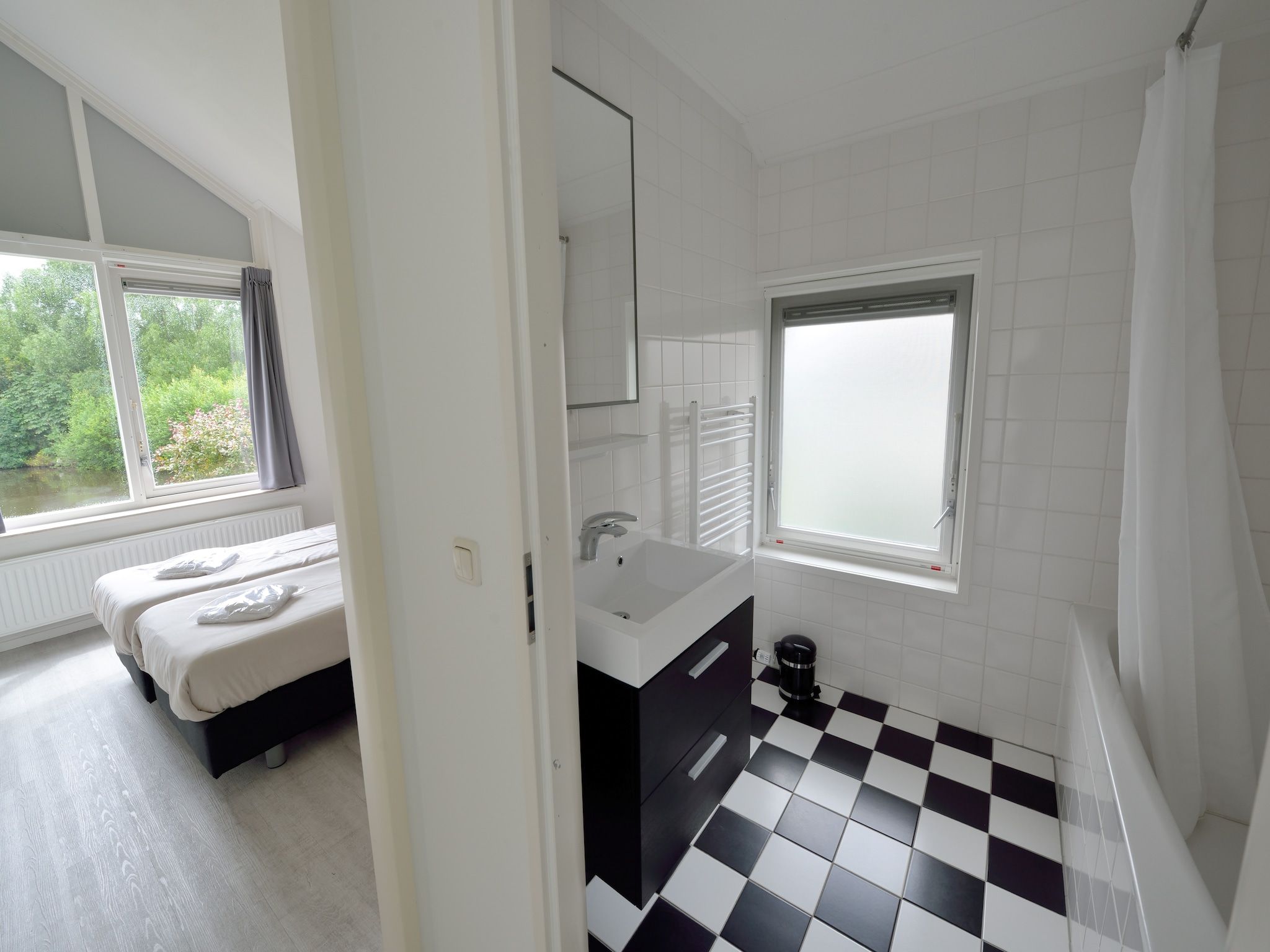 De badkamer van Villapark Schildmeer 1 in Steendam