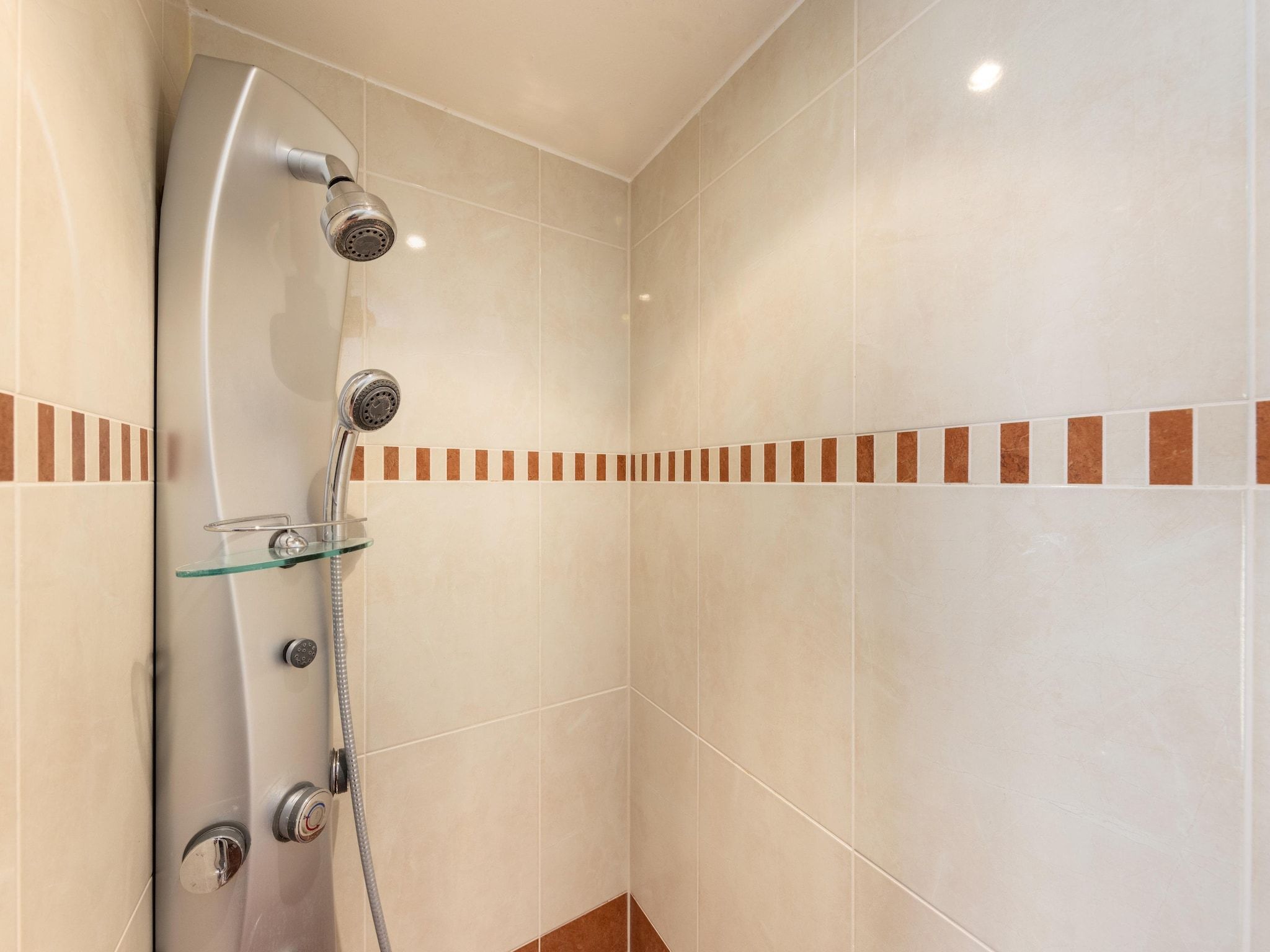 De badkamer van Buitenplaats It Wiid 1 in Eernewoud