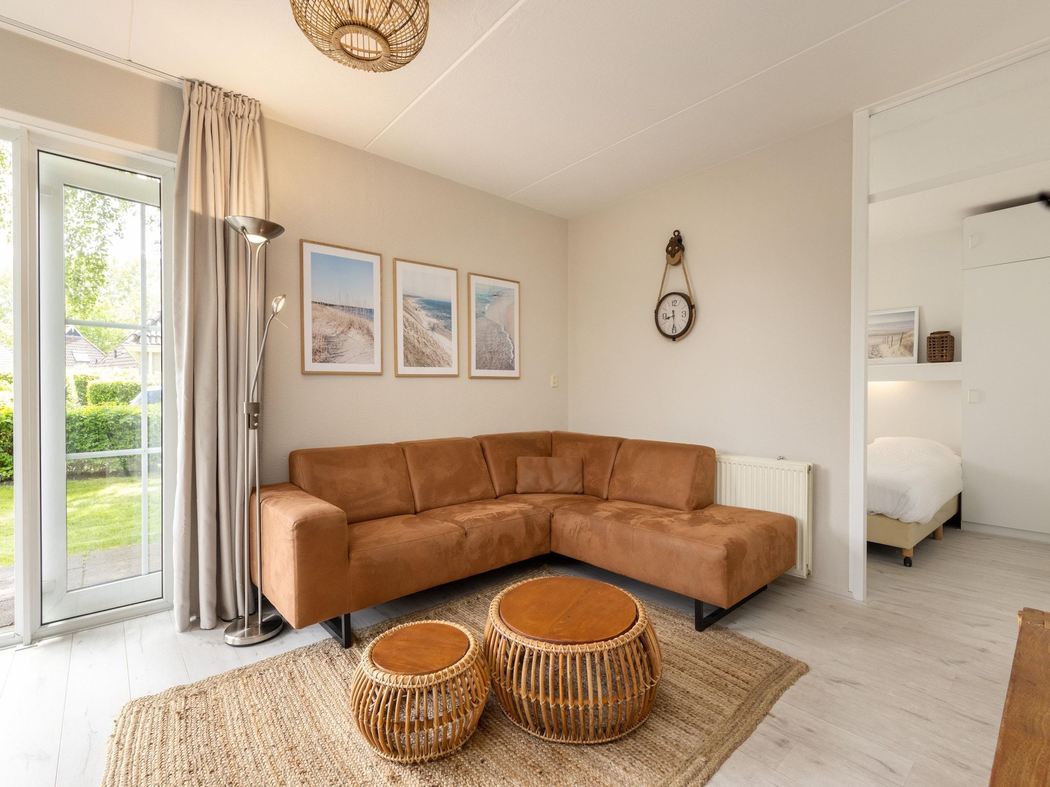 De woonkamer van Buitenplaats It Wiid 5 in Eernewoud