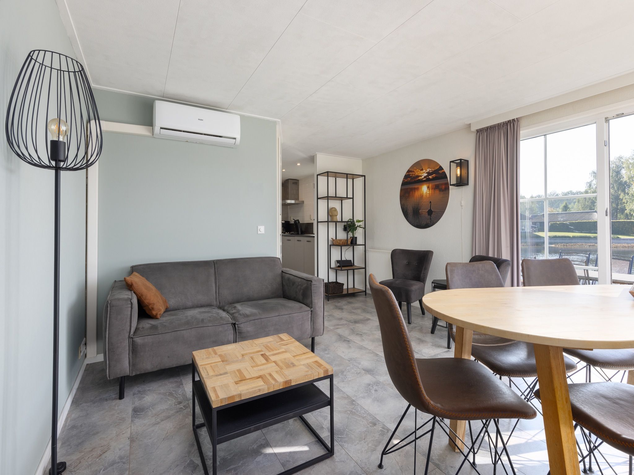 De woonkamer van Recreatiepark Tolplas 7 in Hoge Hexel