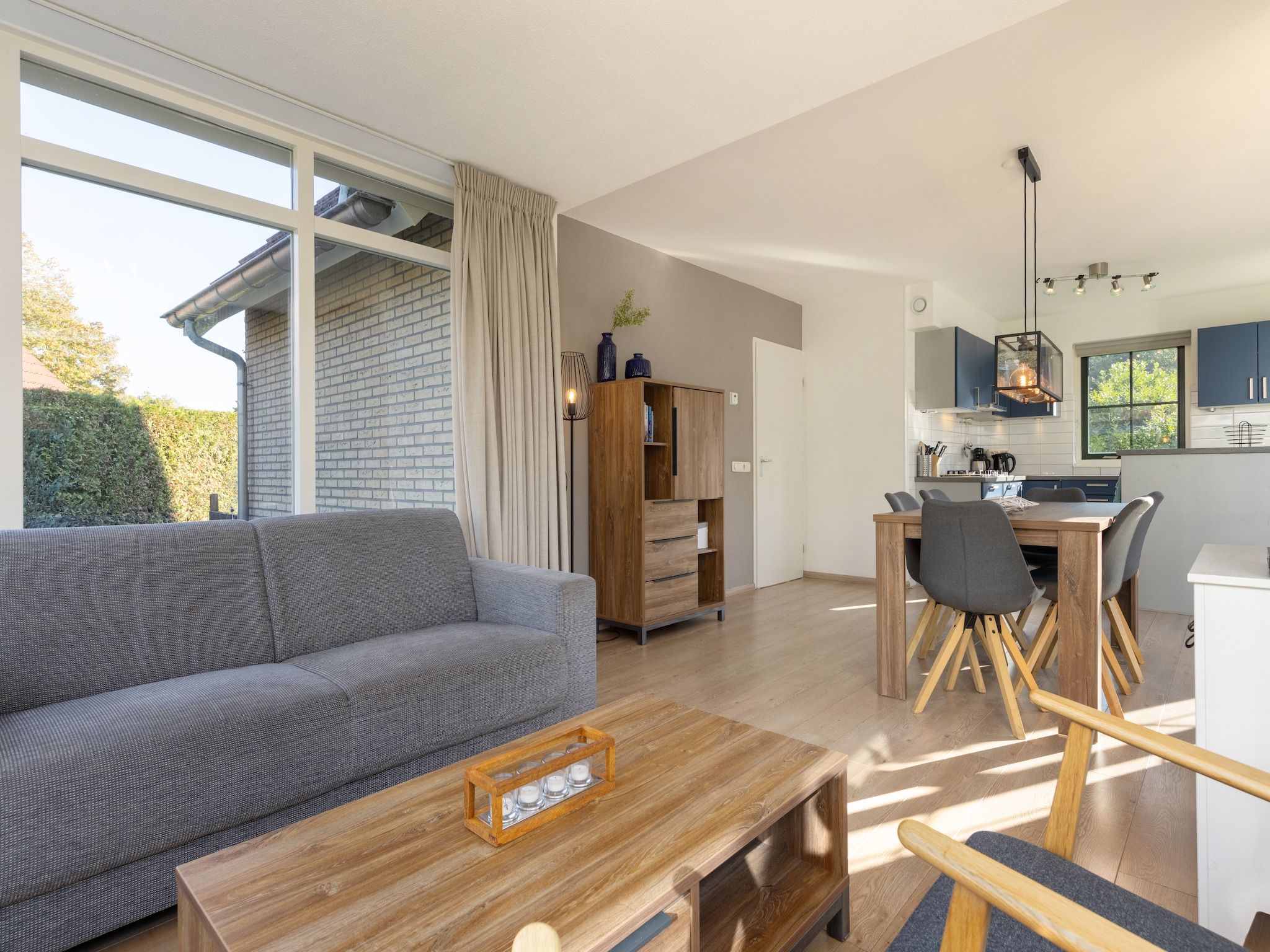 De woonkamer van Recreatiepark Tolplas 8 in Hoge Hexel