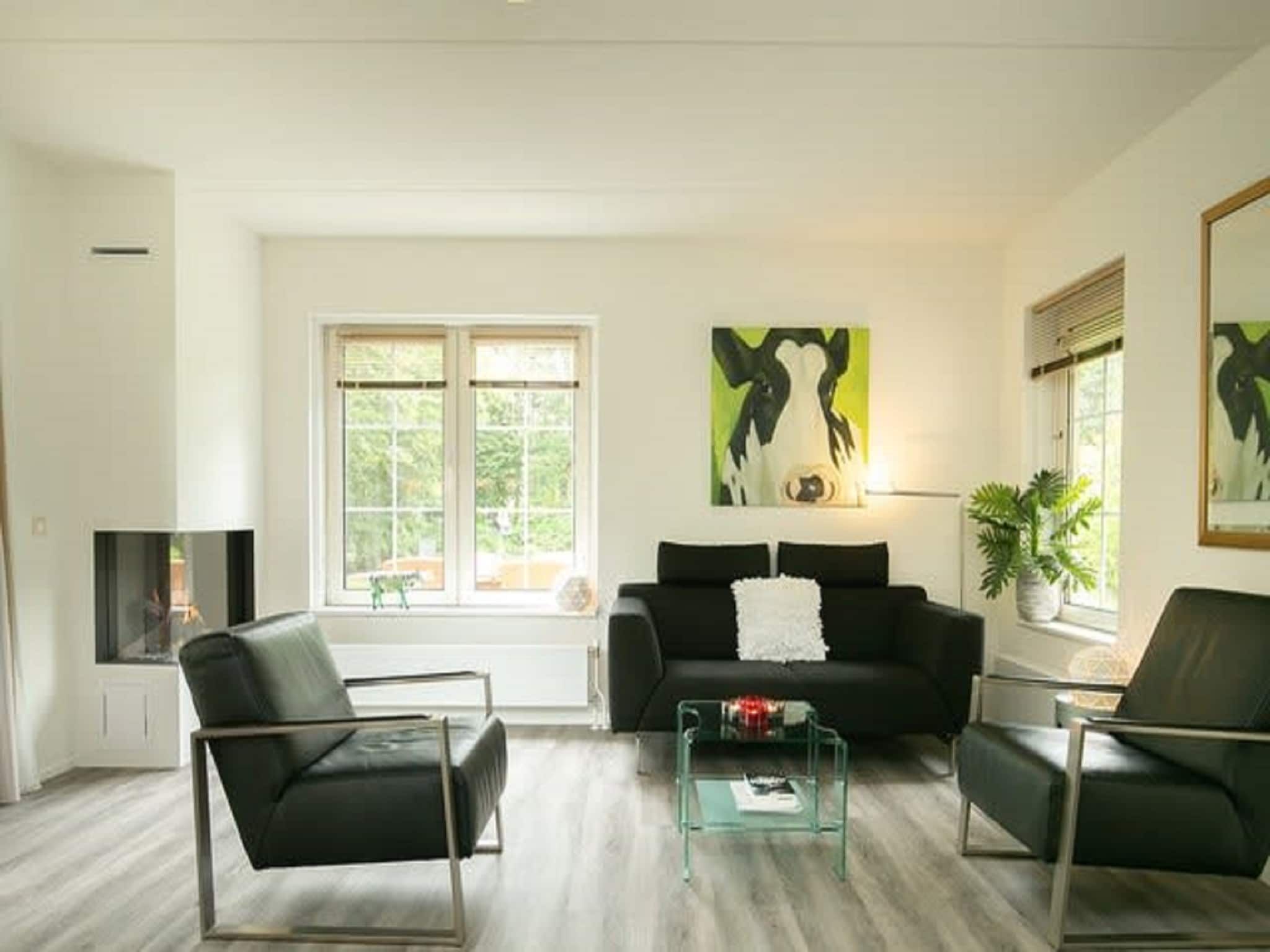 De woonkamer van Villapark De Weerribben 2 in Paasloo