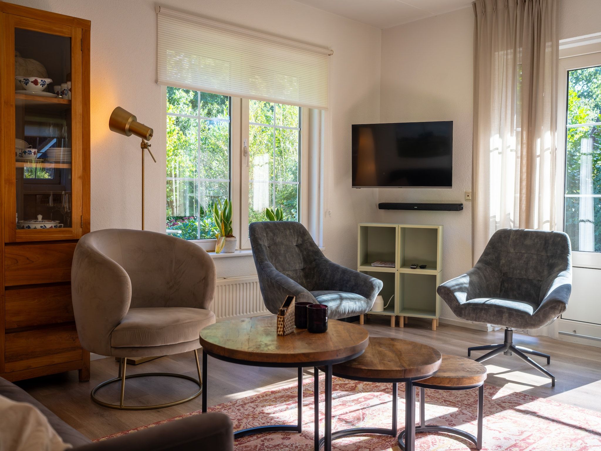 De woonkamer van Villapark De Weerribben 2 in Paasloo