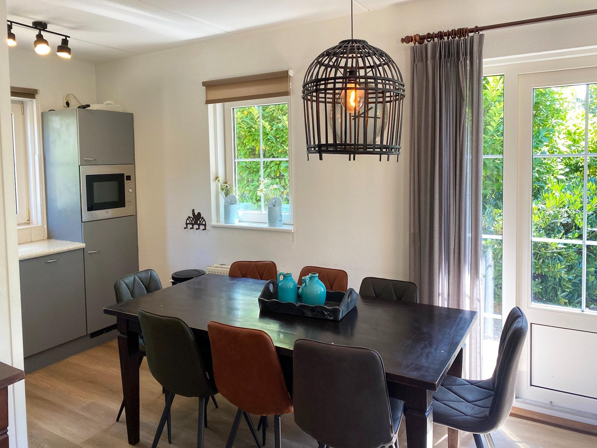 De eetkamer van Villapark De Weerribben 1 in Paasloo