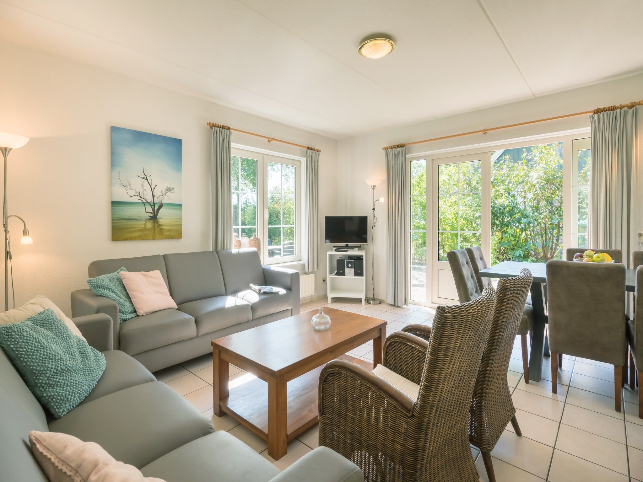 De woonkamer van Villapark De Weerribben 1 in Paasloo