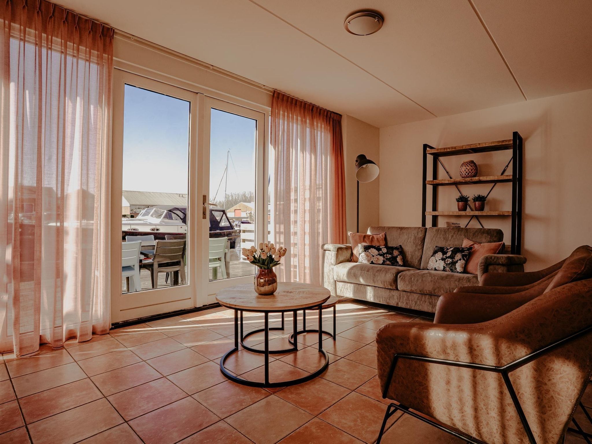 De woonkamer van Waterpark de Meerparel 7 in Uitgeest